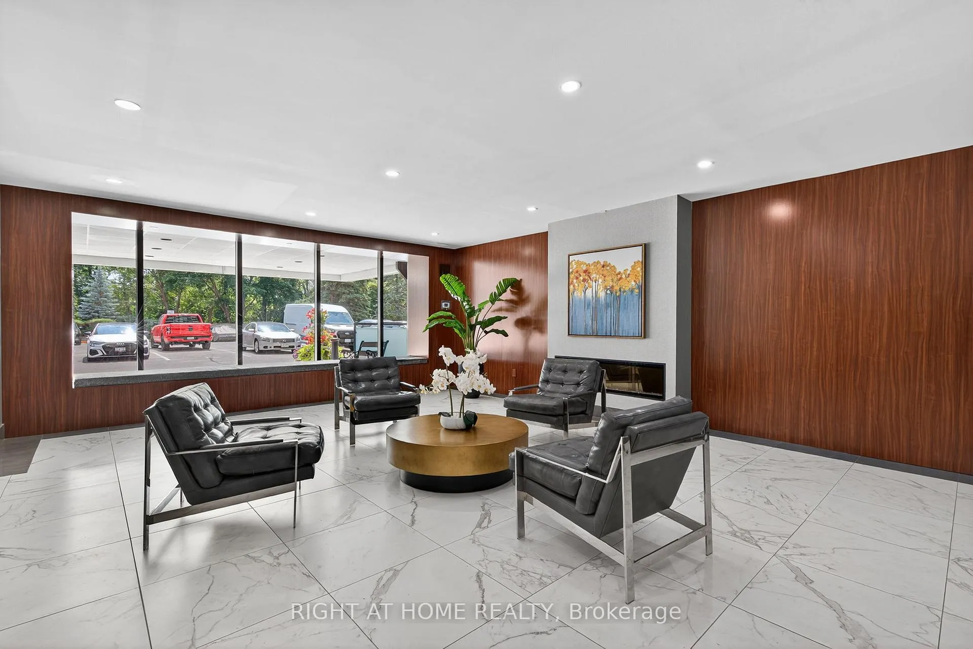 Photo 3 of Unit 211, 60 Inverlochy Boulevard, Markham, Royal Orchard — HOMEH