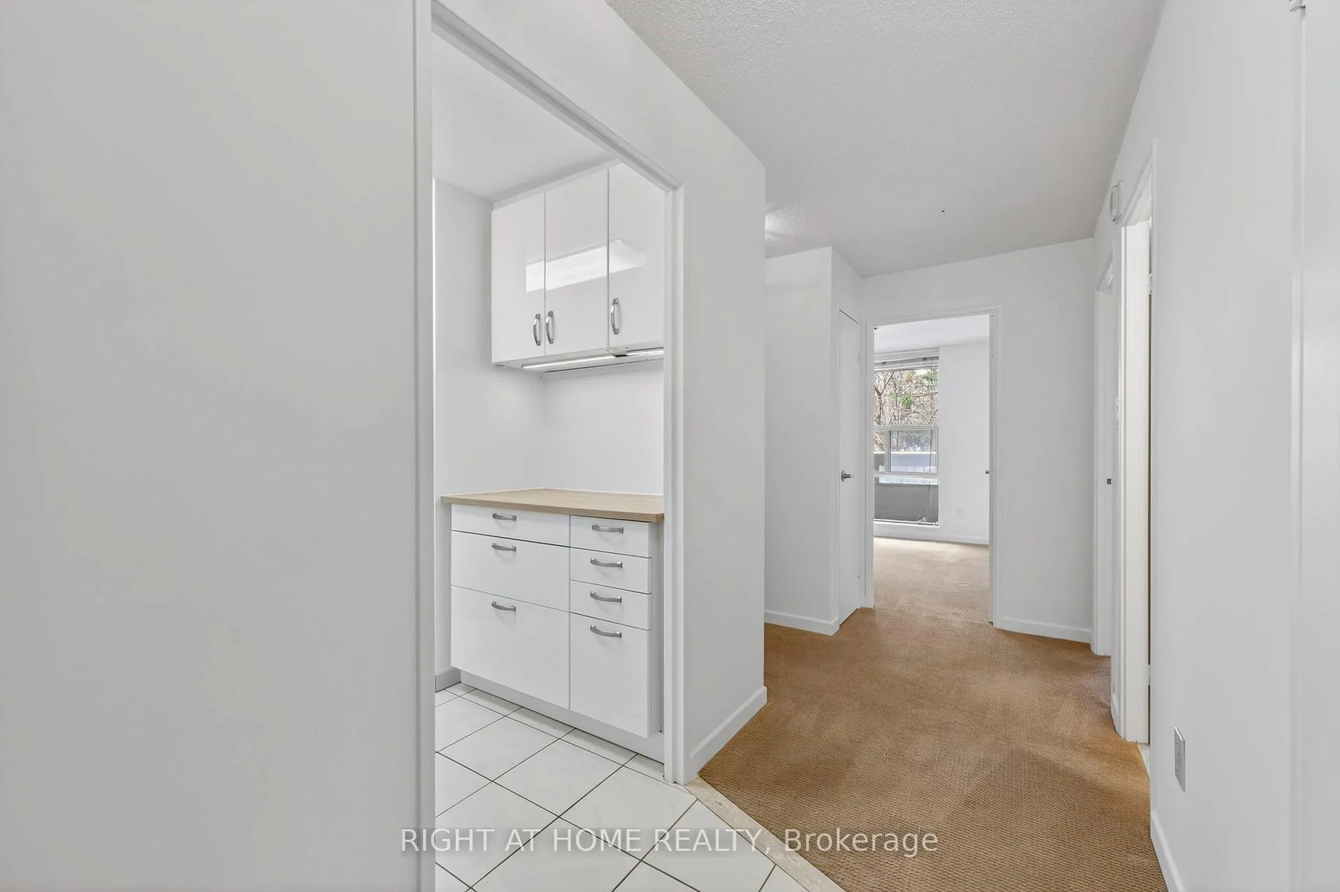 Photo 4 of Unit 211, 60 Inverlochy Boulevard, Markham, Royal Orchard — HOMEH