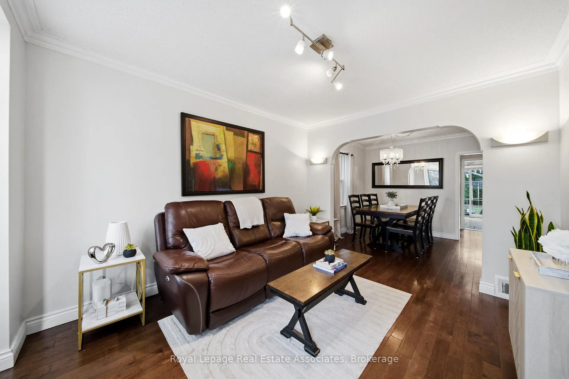Photo 4 of 177 Chisholm Avenue, Toronto, Woodbine-Lumsden — HOMEH