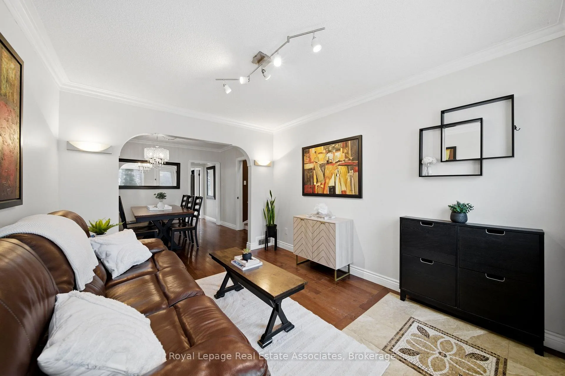 Photo 6 of 177 Chisholm Avenue, Toronto, Woodbine-Lumsden — HOMEH