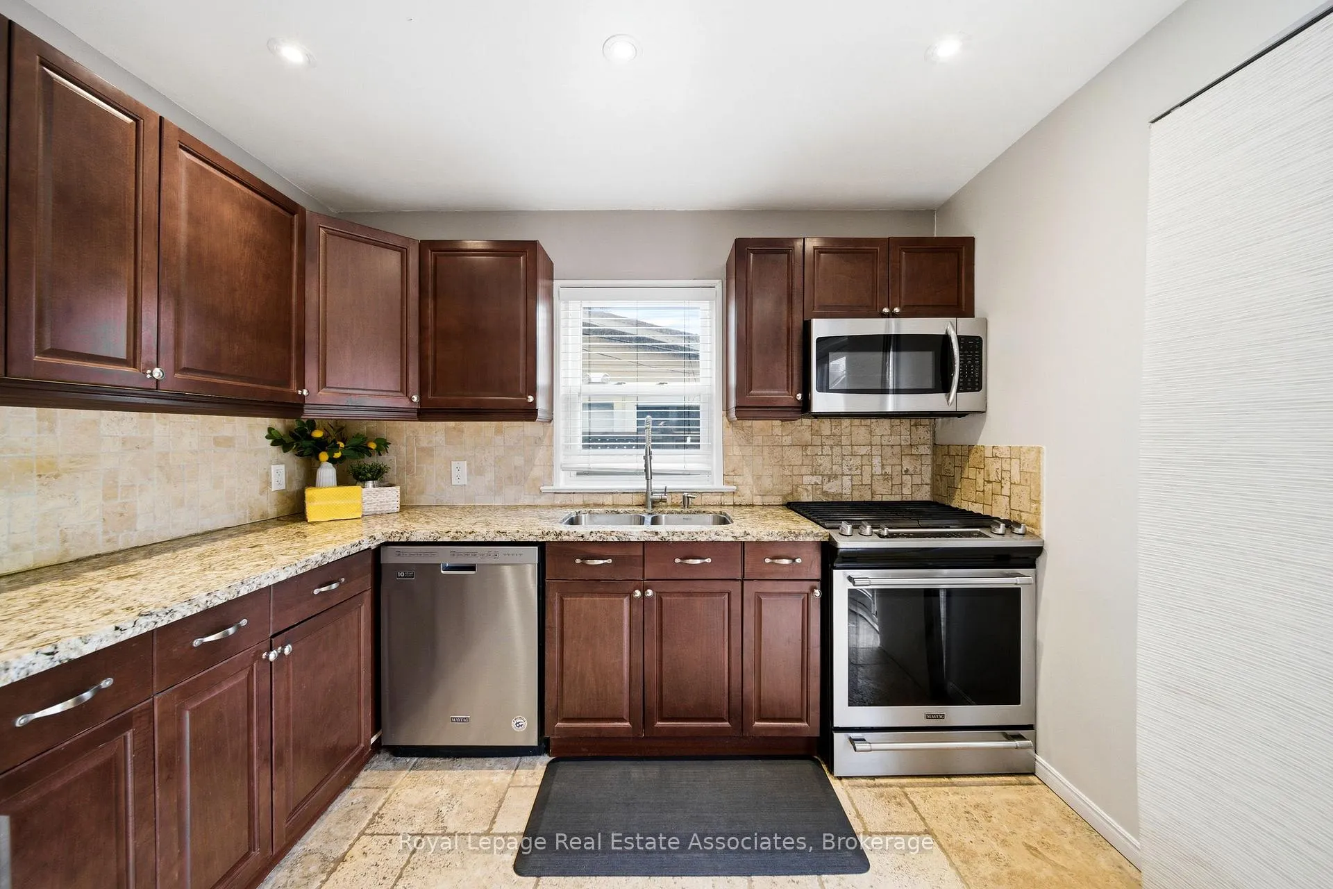 Photo 10 of 177 Chisholm Avenue, Toronto, Woodbine-Lumsden — HOMEH