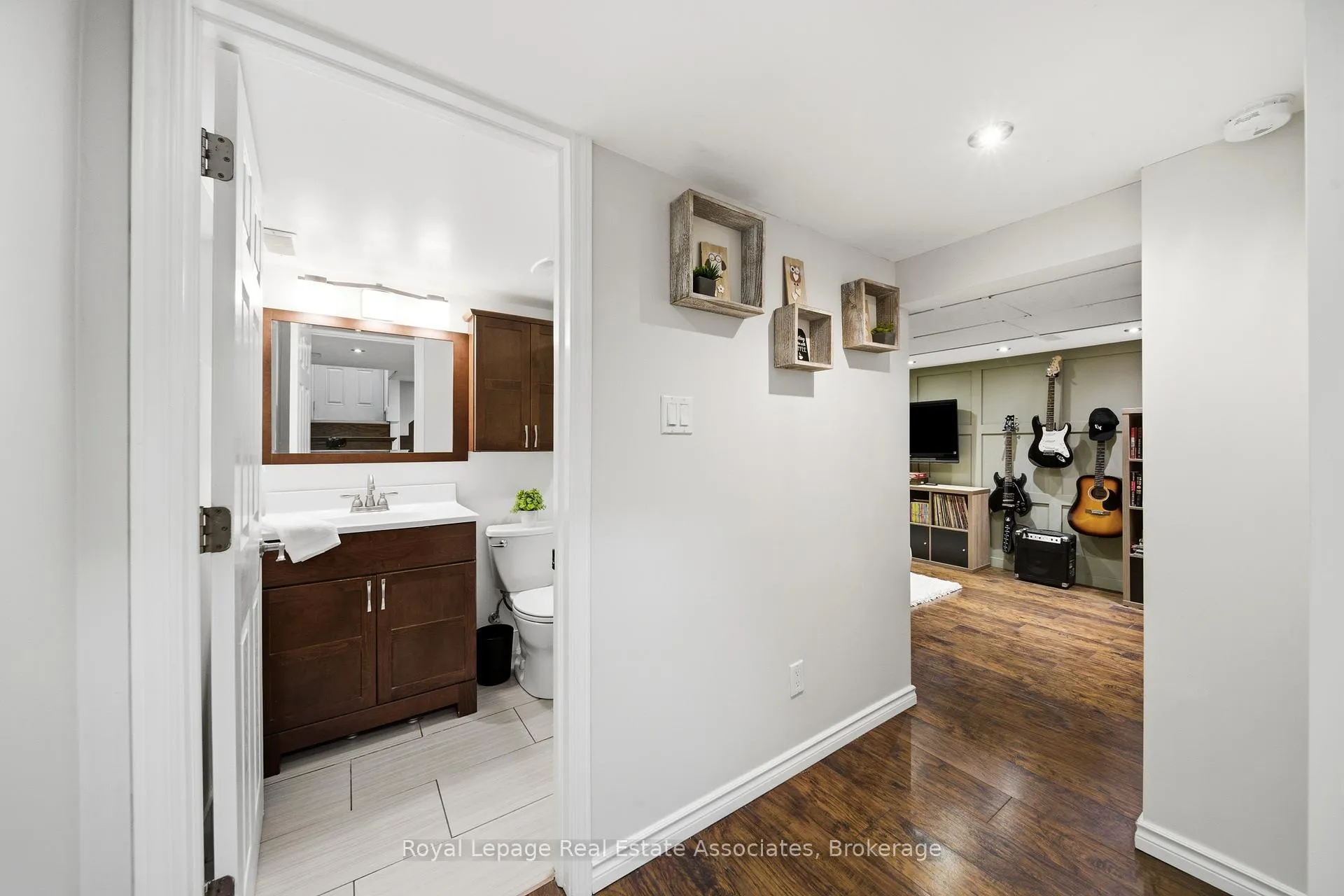 Photo 18 of 177 Chisholm Avenue, Toronto, Woodbine-Lumsden — HOMEH