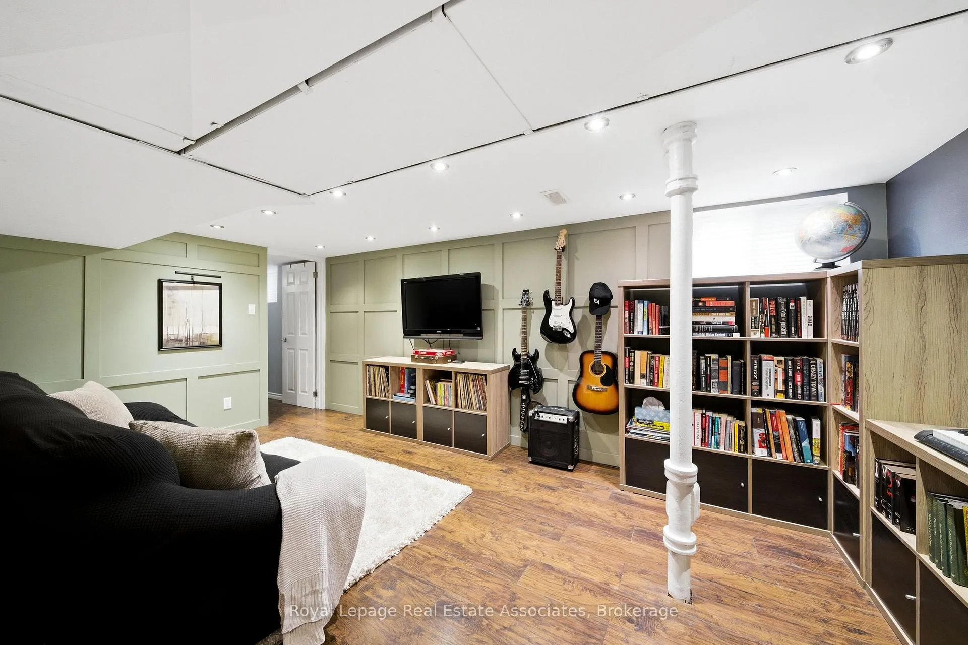 Photo 20 of 177 Chisholm Avenue, Toronto, Woodbine-Lumsden — HOMEH