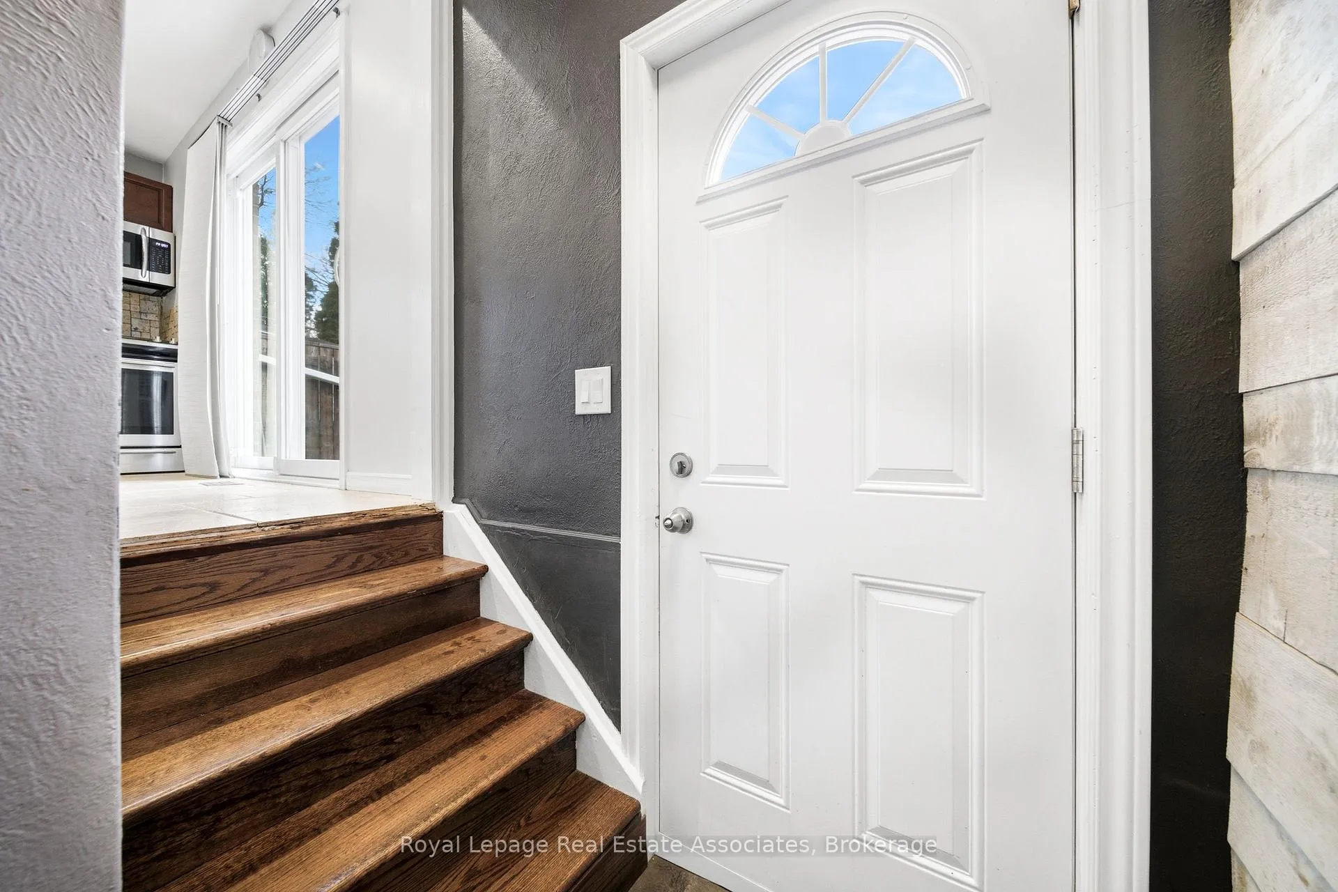 Photo 23 of 177 Chisholm Avenue, Toronto, Woodbine-Lumsden — HOMEH