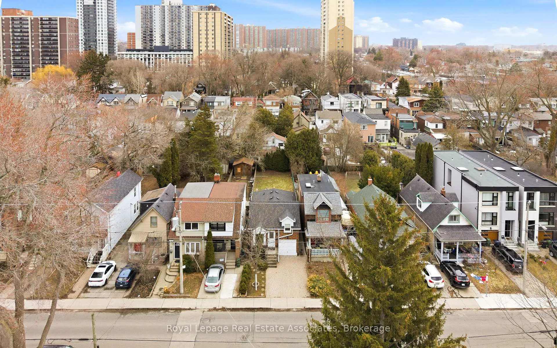Photo 29 of 177 Chisholm Avenue, Toronto, Woodbine-Lumsden — HOMEH