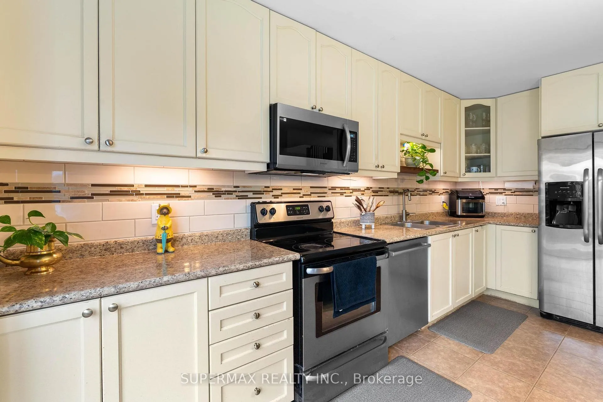 Photo 12 of 263 Apple Hill Crescent, Kitchener — HOMEH