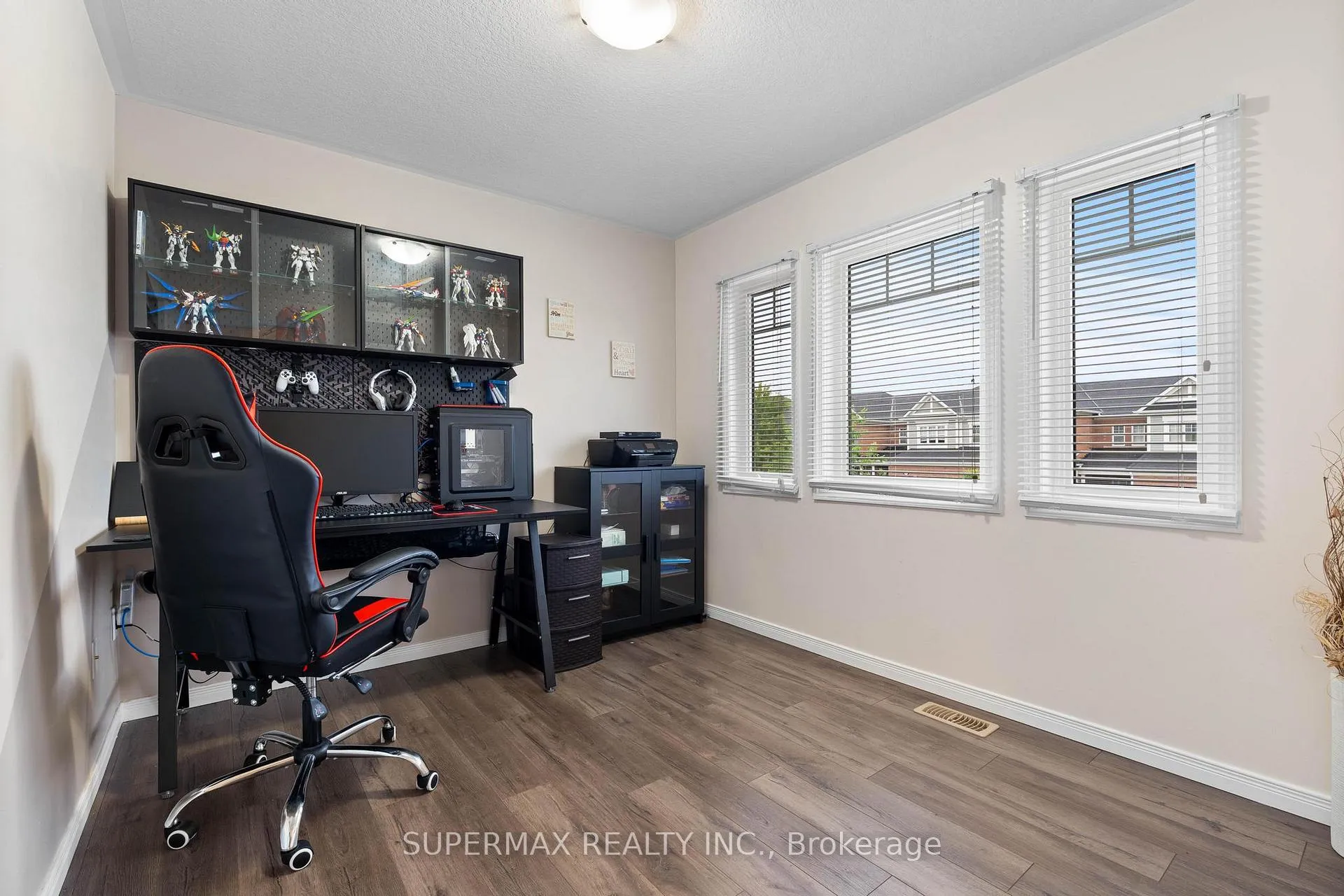 Photo 18 of 263 Apple Hill Crescent, Kitchener — HOMEH