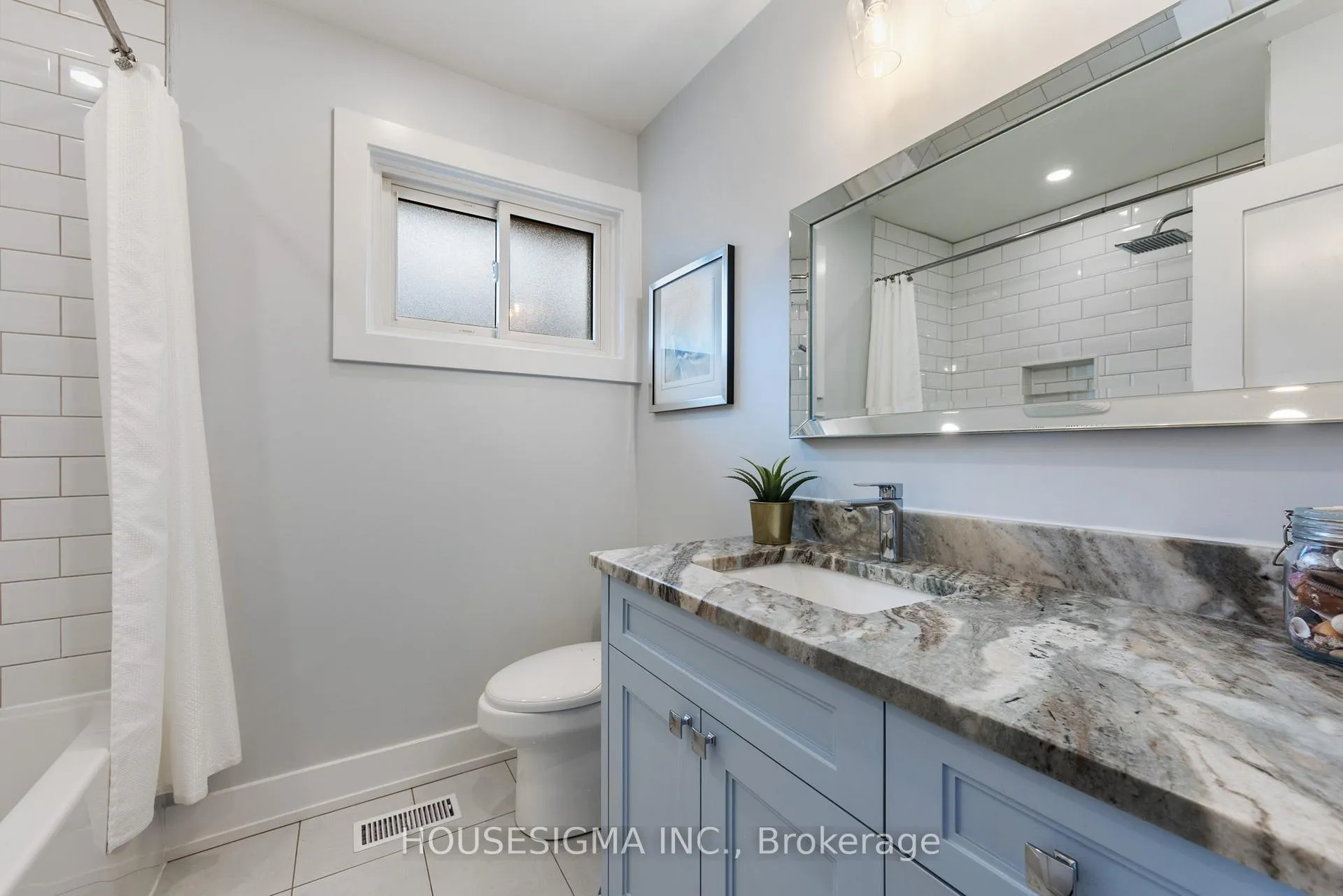 Photo 4 of 11 Tynevale Drive, Etobicoke, Willowridge-Martingrove-Richview — HOMEH