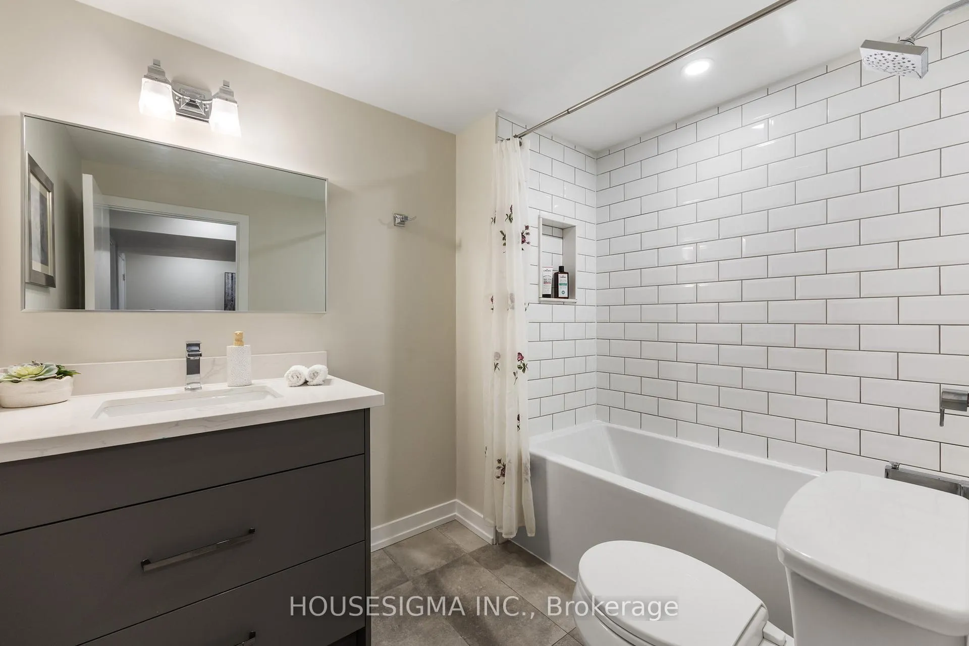 Photo 12 of 11 Tynevale Drive, Etobicoke, Willowridge-Martingrove-Richview — HOMEH