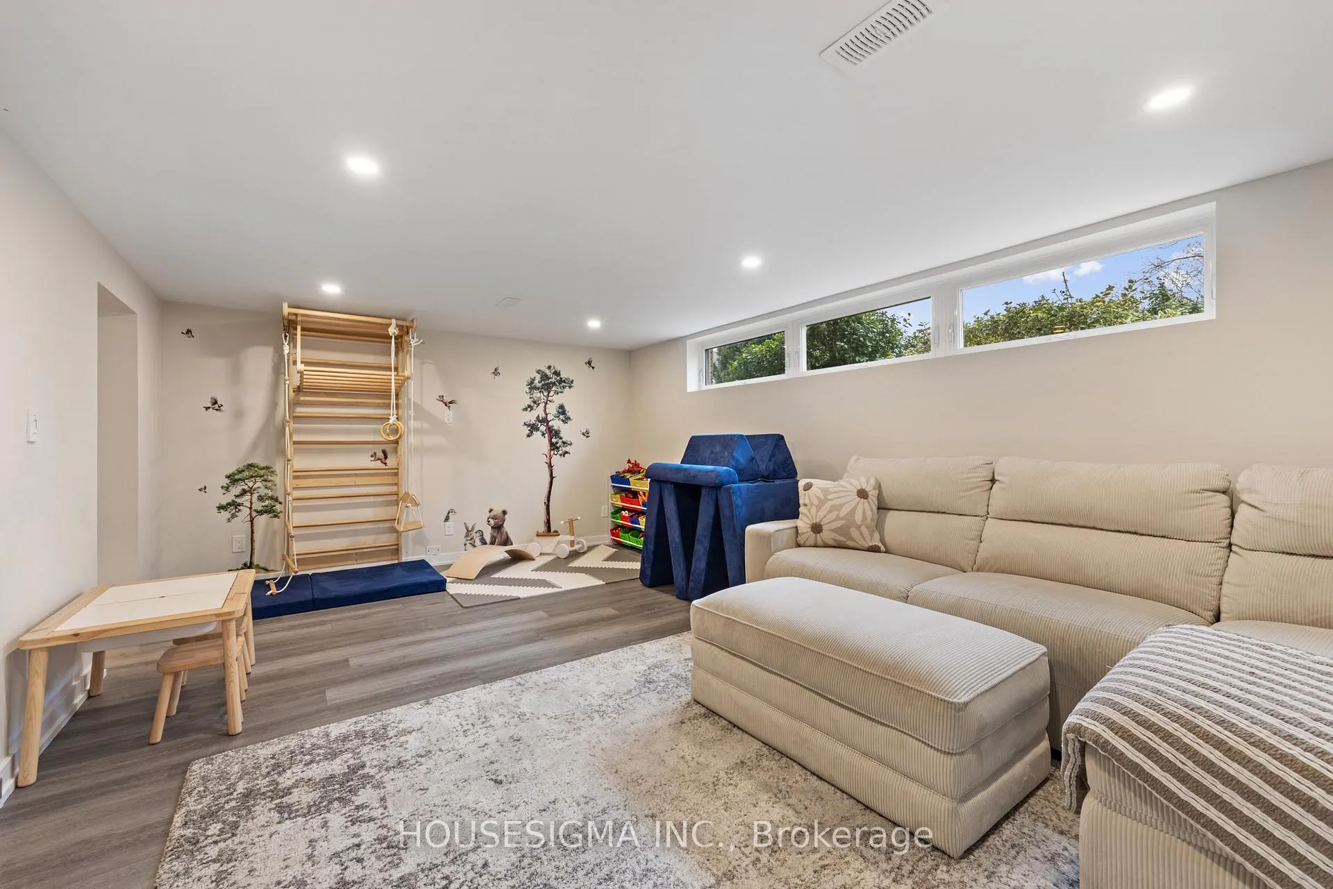 Photo 13 of 11 Tynevale Drive, Etobicoke, Willowridge-Martingrove-Richview — HOMEH