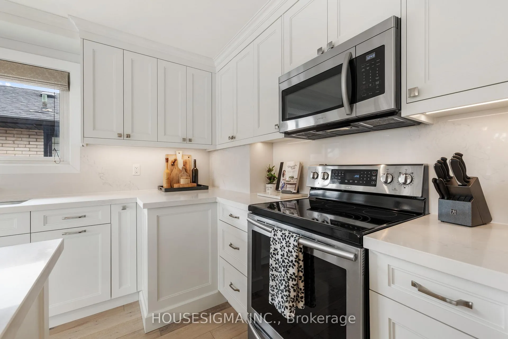 Photo 15 of 11 Tynevale Drive, Etobicoke, Willowridge-Martingrove-Richview — HOMEH