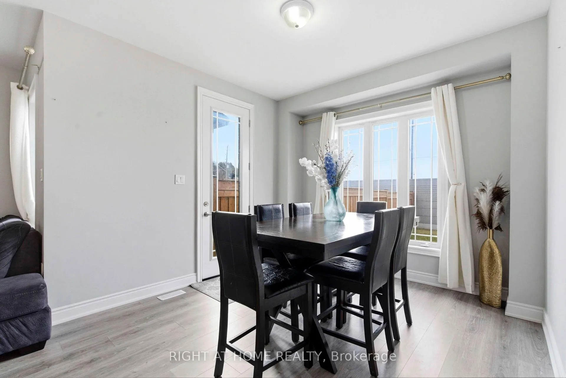 Photo 10 of 179 Walker Boulevard, New Tecumseth, Alliston — HOMEH