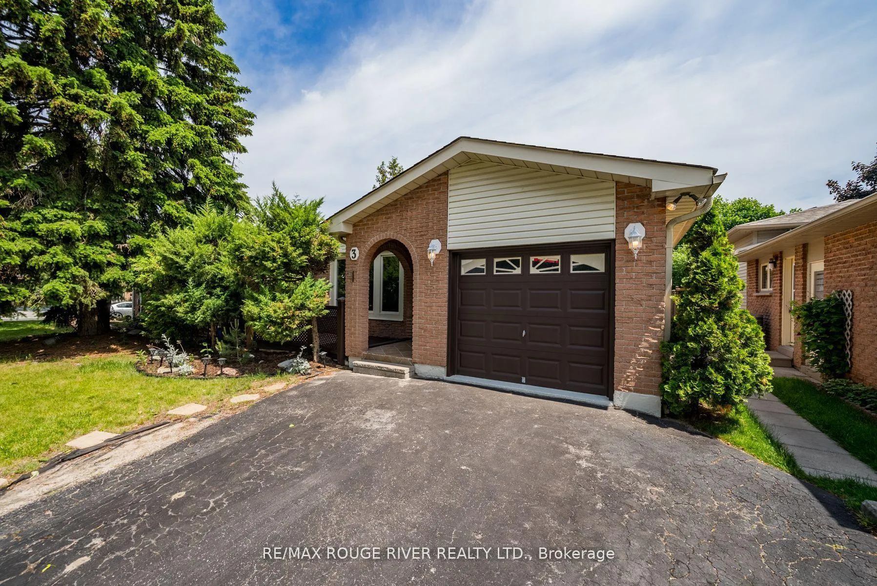 Photo 3 of 3 Swanston Crescent, Ajax, South West — HOMEH