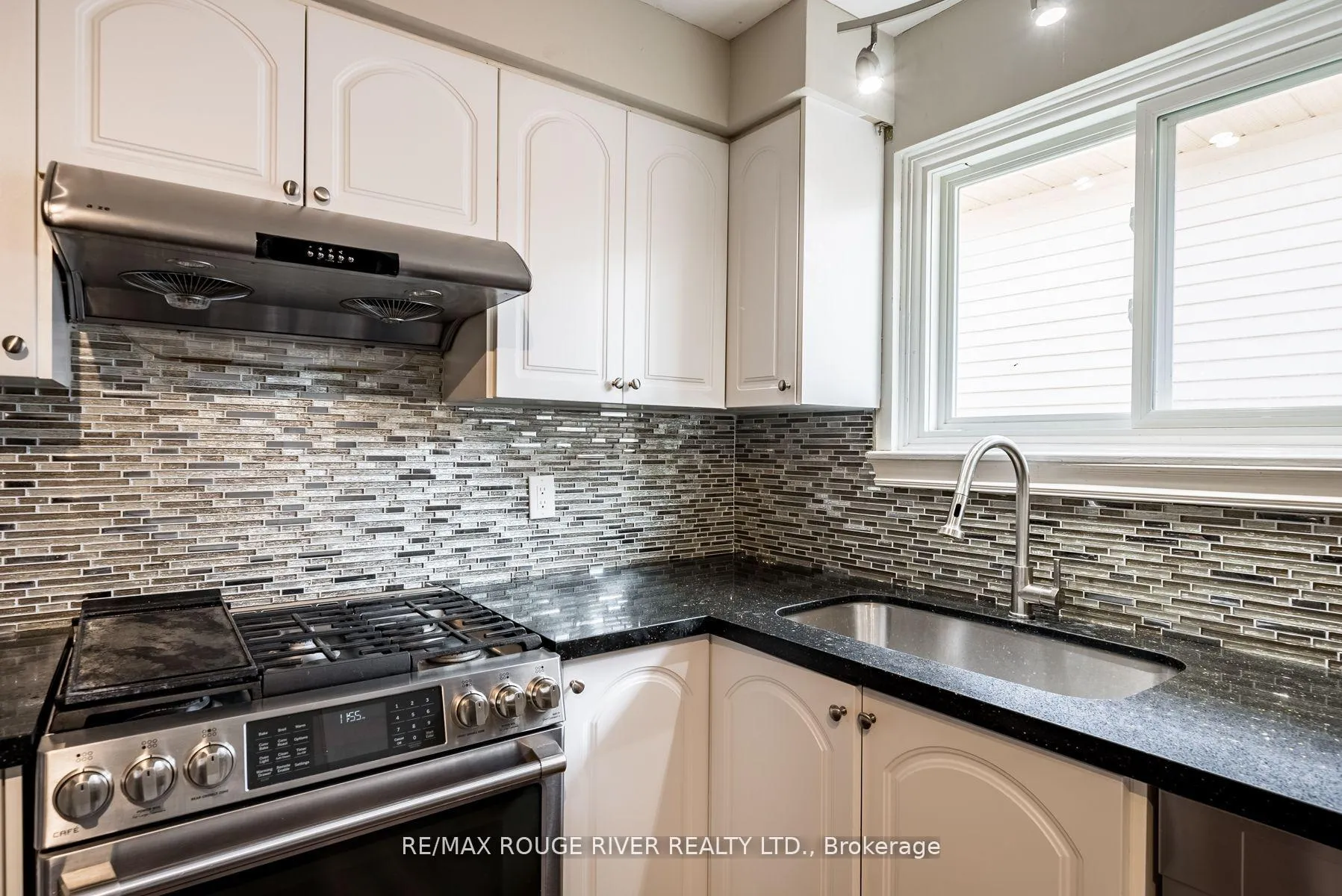 Photo 15 of 3 Swanston Crescent, Ajax, South West — HOMEH