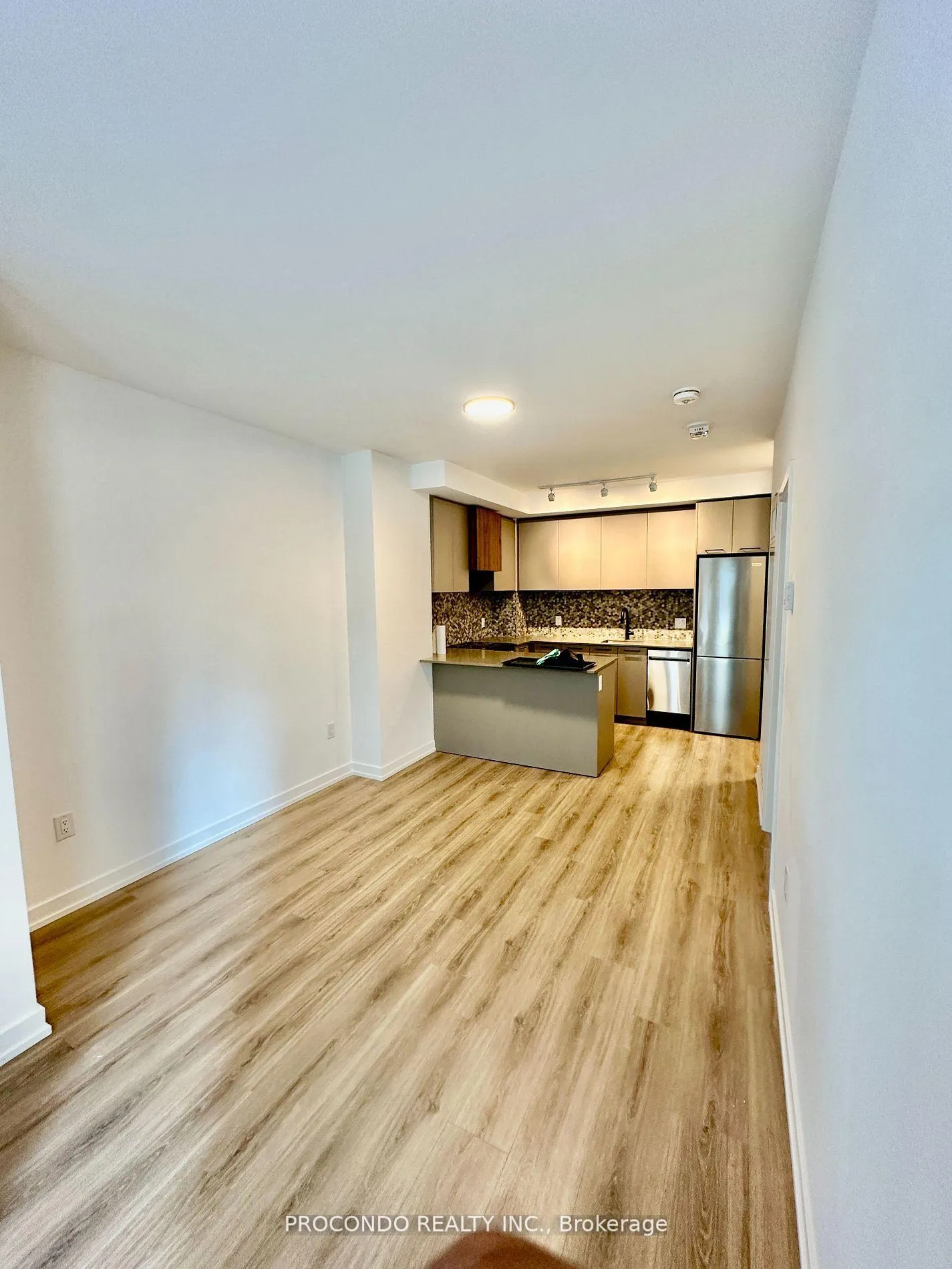 Photo 3 of Unit Th02, 30 Lagerfeld Drive, Brampton, Credit Valley — HOMEH