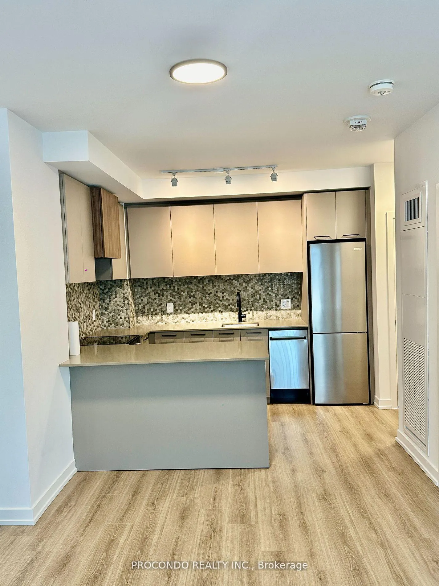 Photo 5 of Unit Th02, 30 Lagerfeld Drive, Brampton, Credit Valley — HOMEH