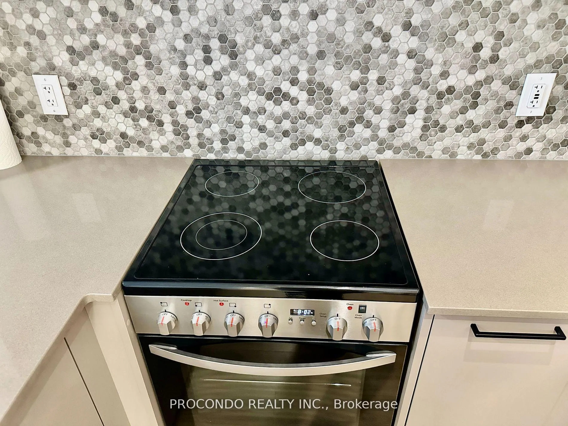 Photo 8 of Unit Th02, 30 Lagerfeld Drive, Brampton, Credit Valley — HOMEH