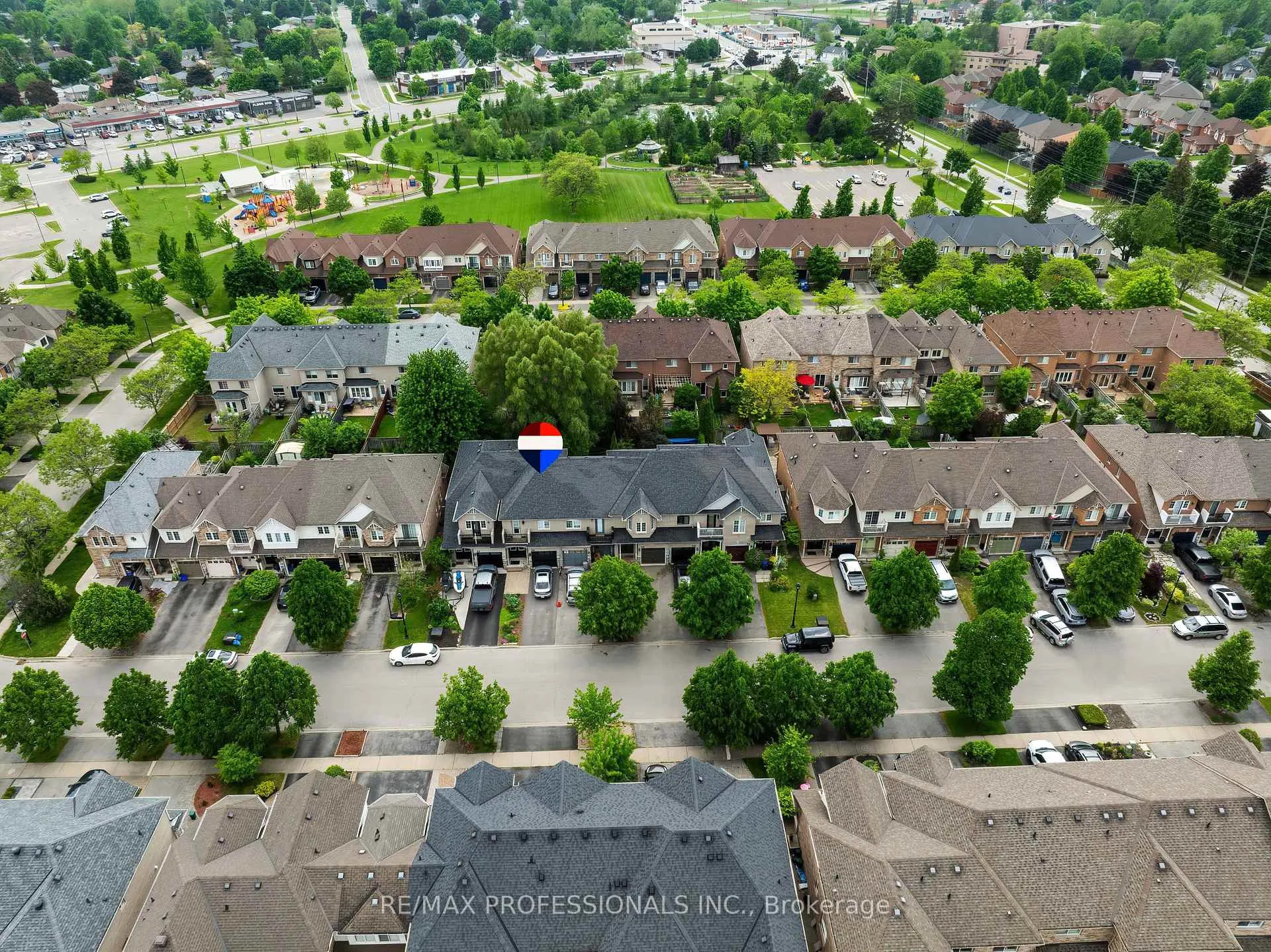 Photo 3 of 34 Harding Street, Halton Hills, Georgetown — HOMEH