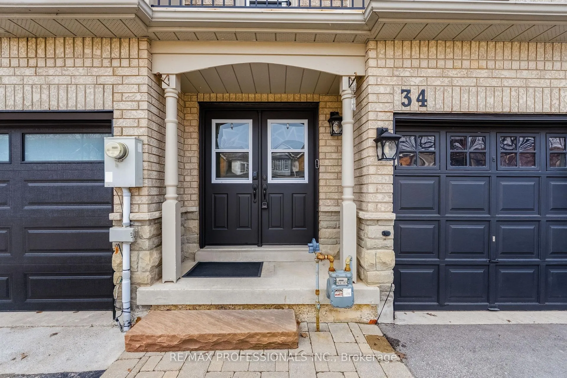 Photo 4 of 34 Harding Street, Halton Hills, Georgetown — HOMEH