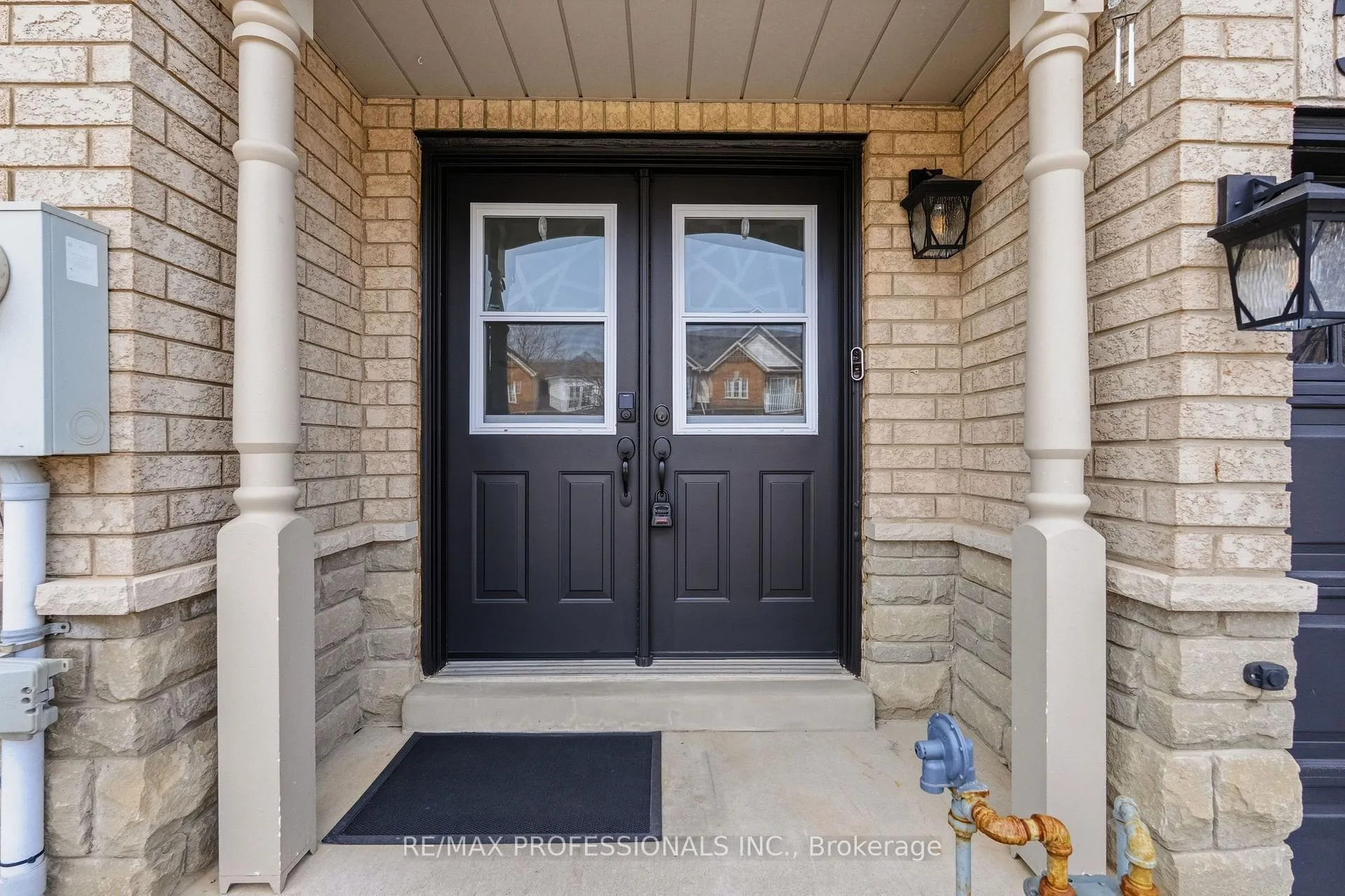 Photo 5 of 34 Harding Street, Halton Hills, Georgetown — HOMEH