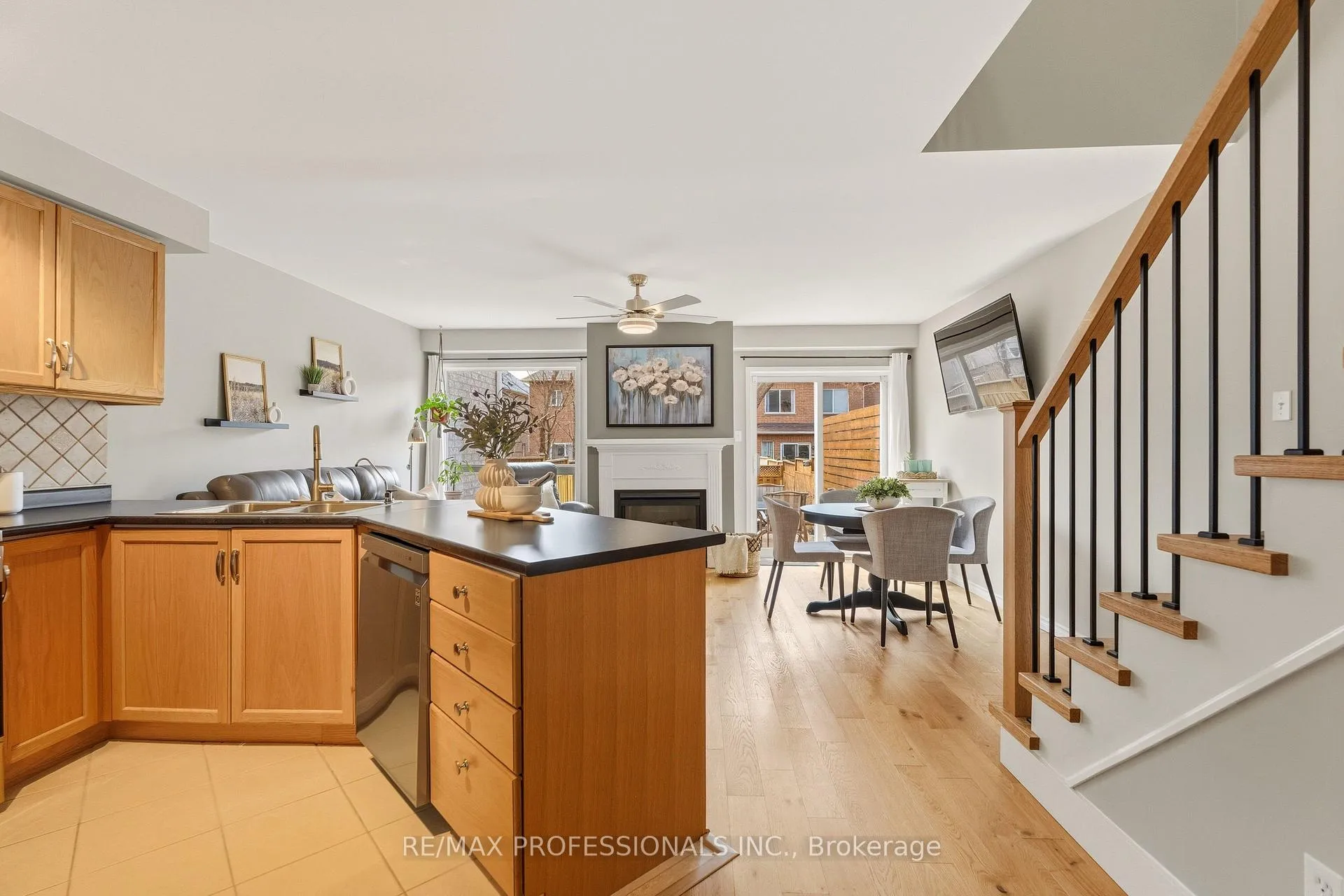 Photo 12 of 34 Harding Street, Halton Hills, Georgetown — HOMEH