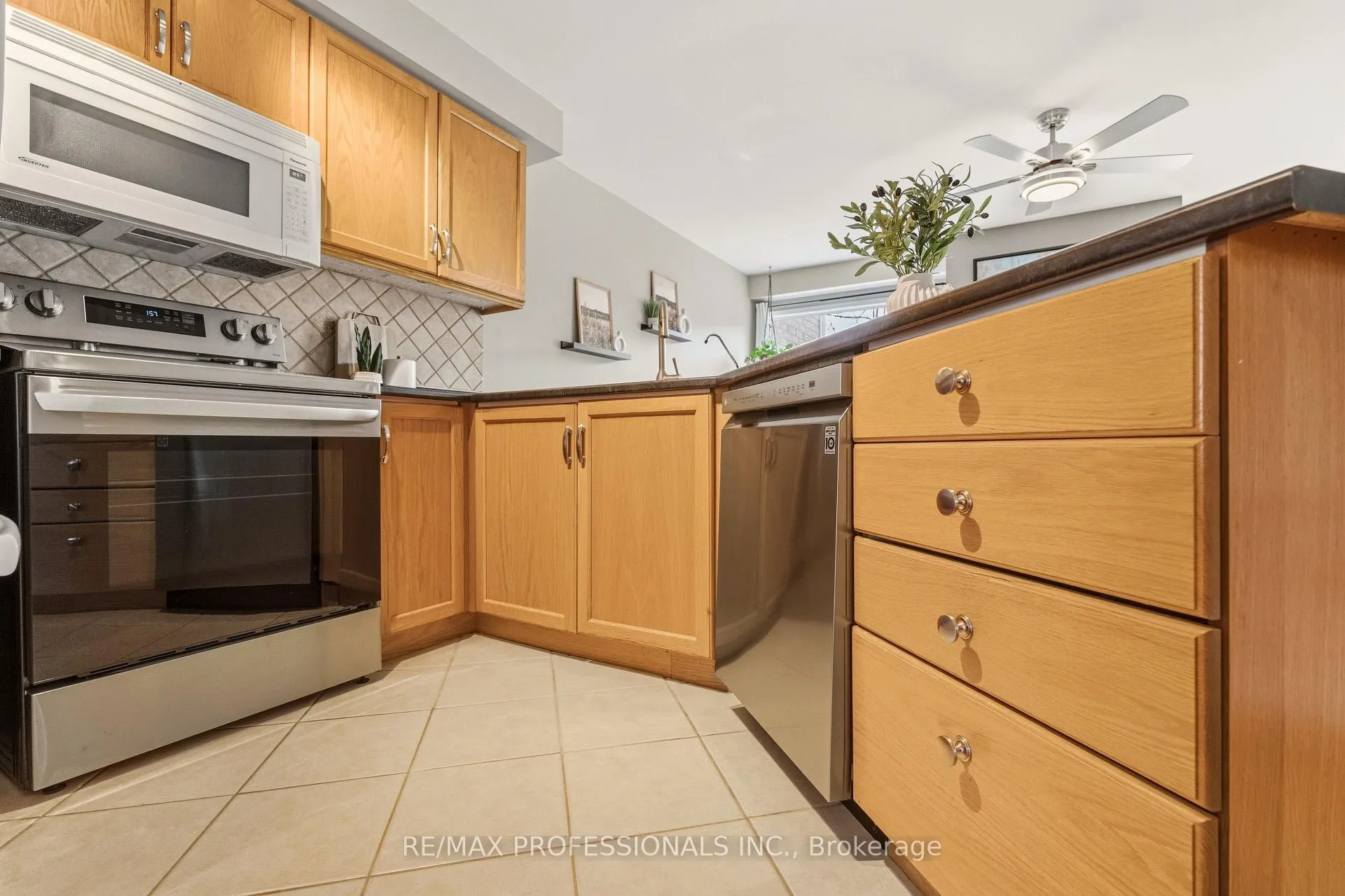 Photo 14 of 34 Harding Street, Halton Hills, Georgetown — HOMEH