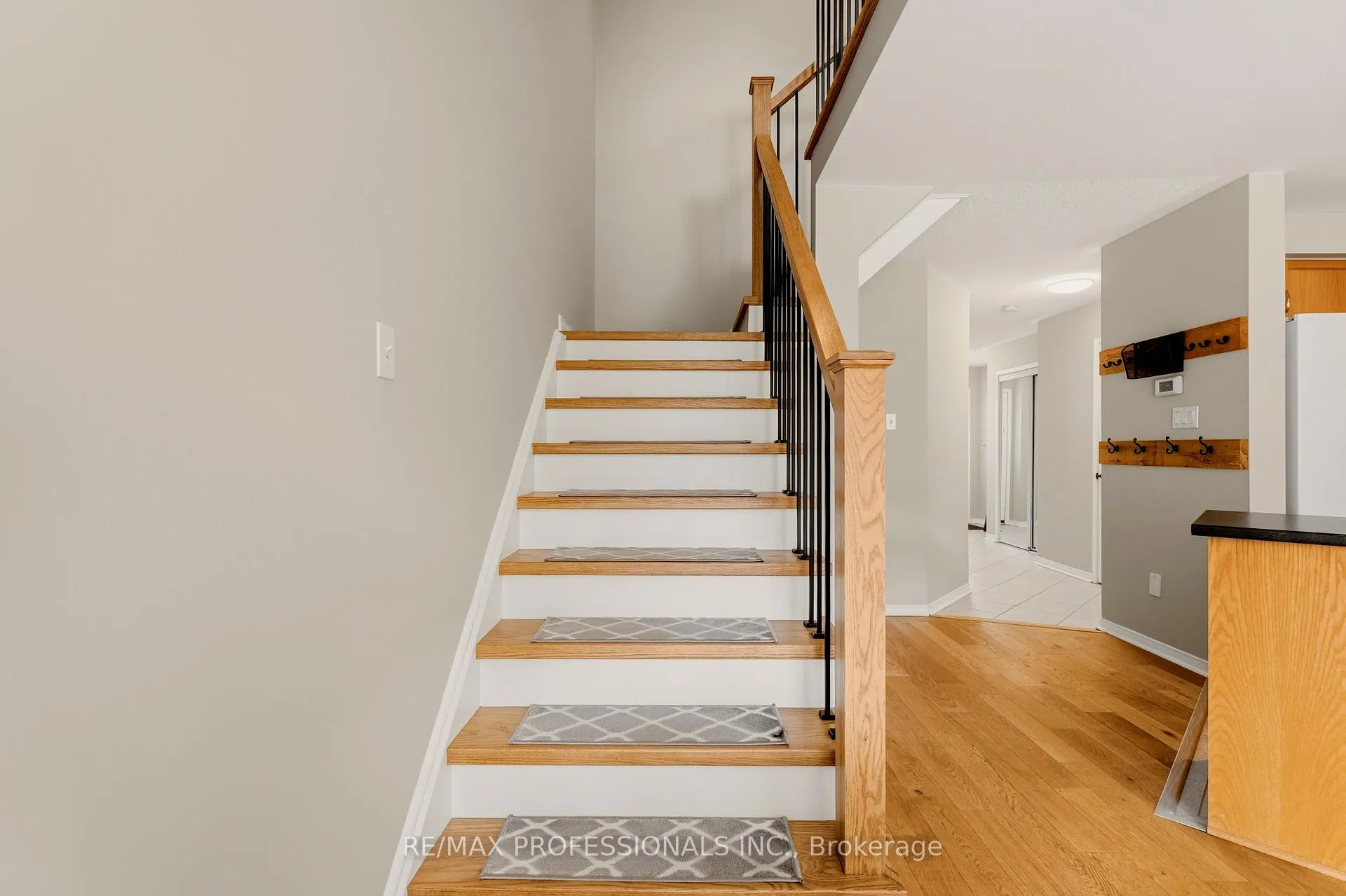 Photo 20 of 34 Harding Street, Halton Hills, Georgetown — HOMEH
