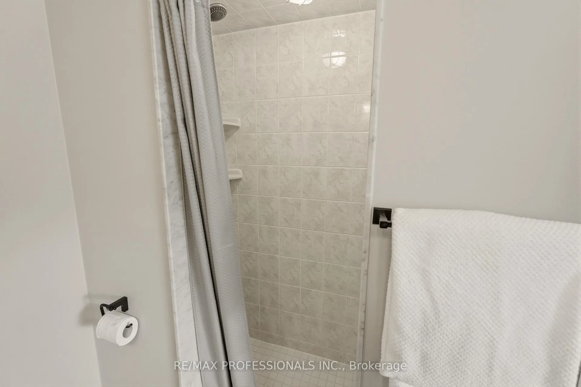 Photo 26 of 34 Harding Street, Halton Hills, Georgetown — HOMEH