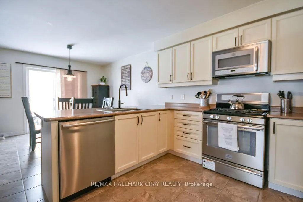 Photo 10 of 212 Maplewood Drive, Essa, Angus — HOMEH