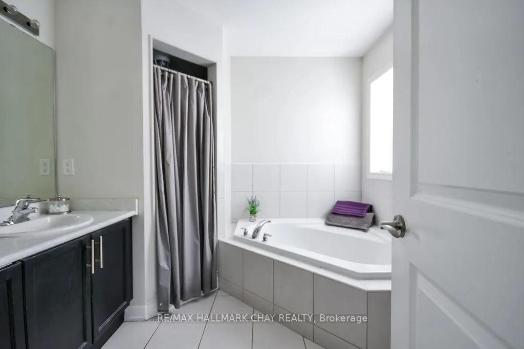 Photo 18 of 212 Maplewood Drive, Essa, Angus — HOMEH
