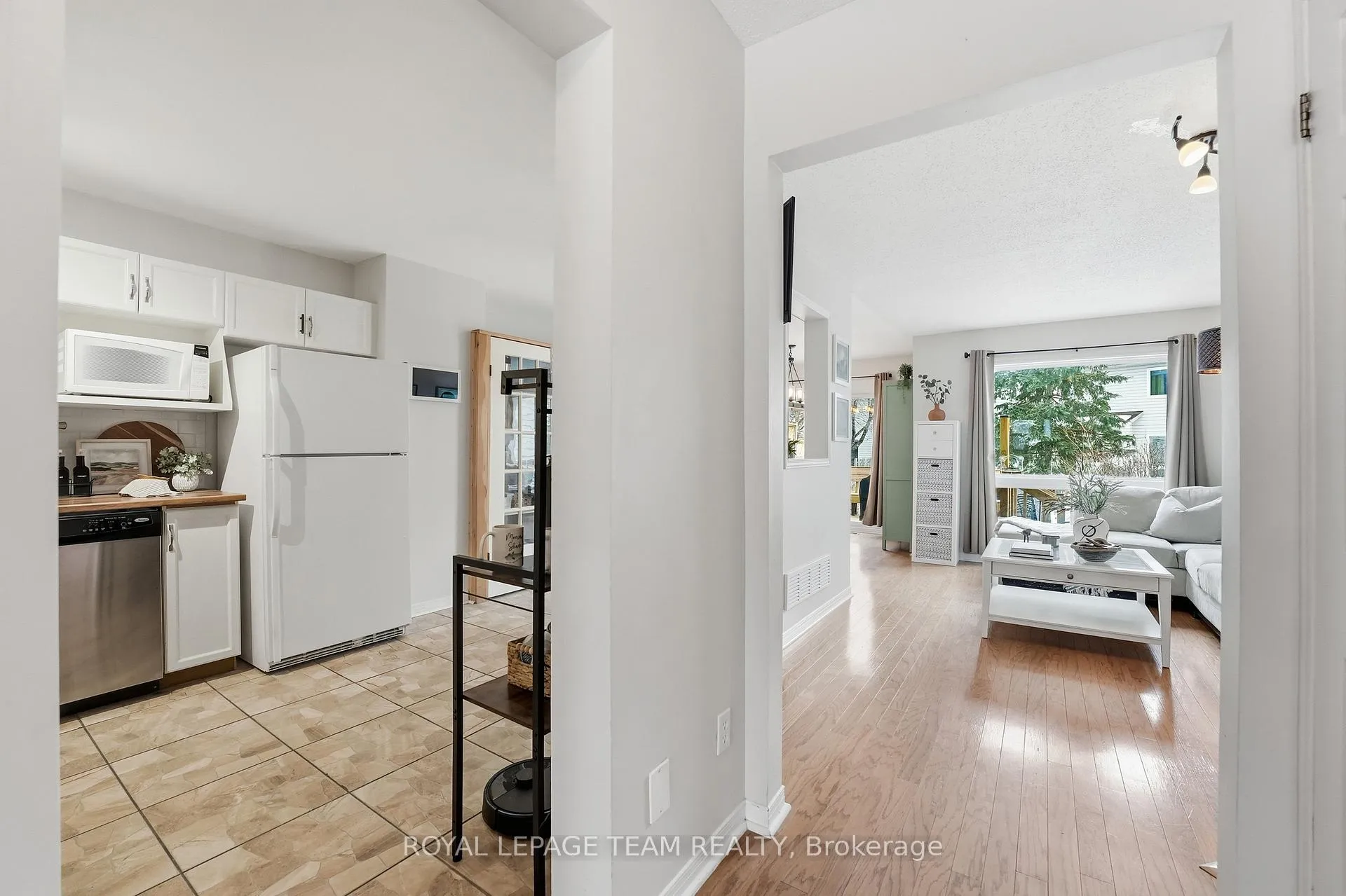 Photo 5 of 11 Furlong Crescent, Ottawa, Kanata - Bridlewood — HOMEH