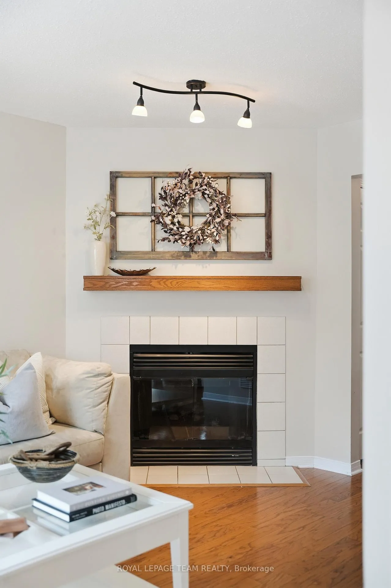 Photo 9 of 11 Furlong Crescent, Ottawa, Kanata - Bridlewood — HOMEH