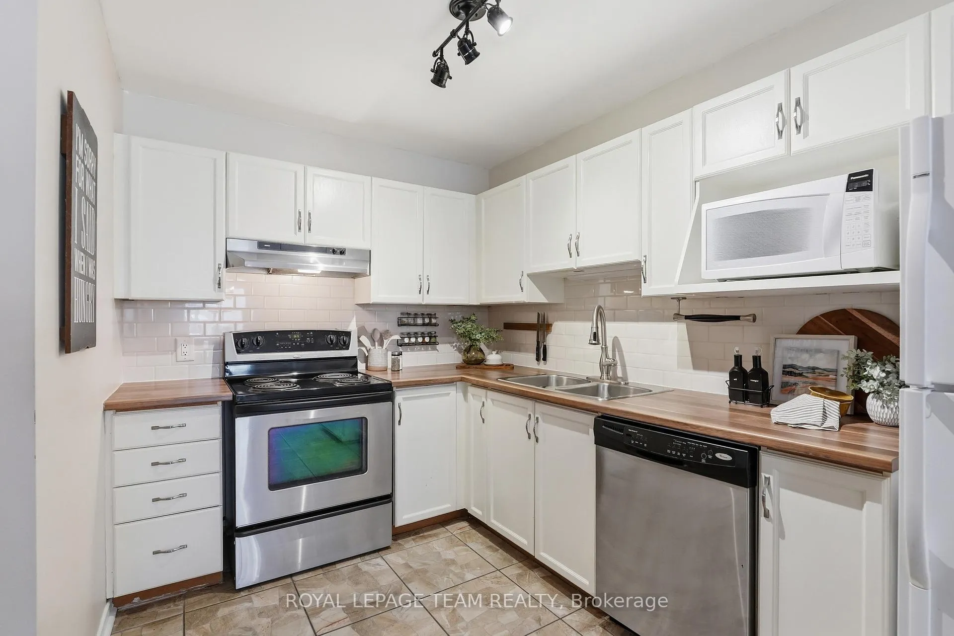 Photo 14 of 11 Furlong Crescent, Ottawa, Kanata - Bridlewood — HOMEH