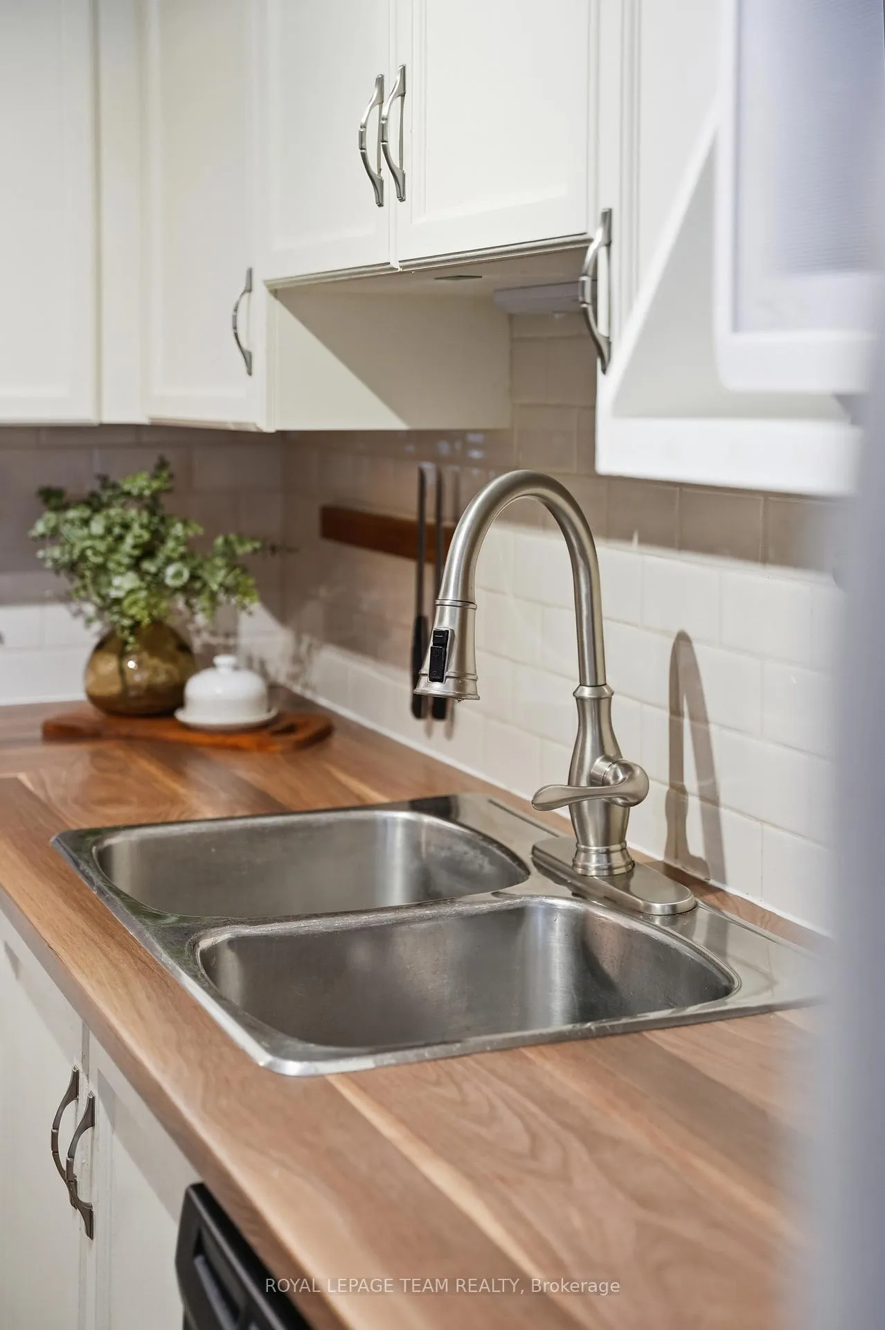 Photo 15 of 11 Furlong Crescent, Ottawa, Kanata - Bridlewood — HOMEH