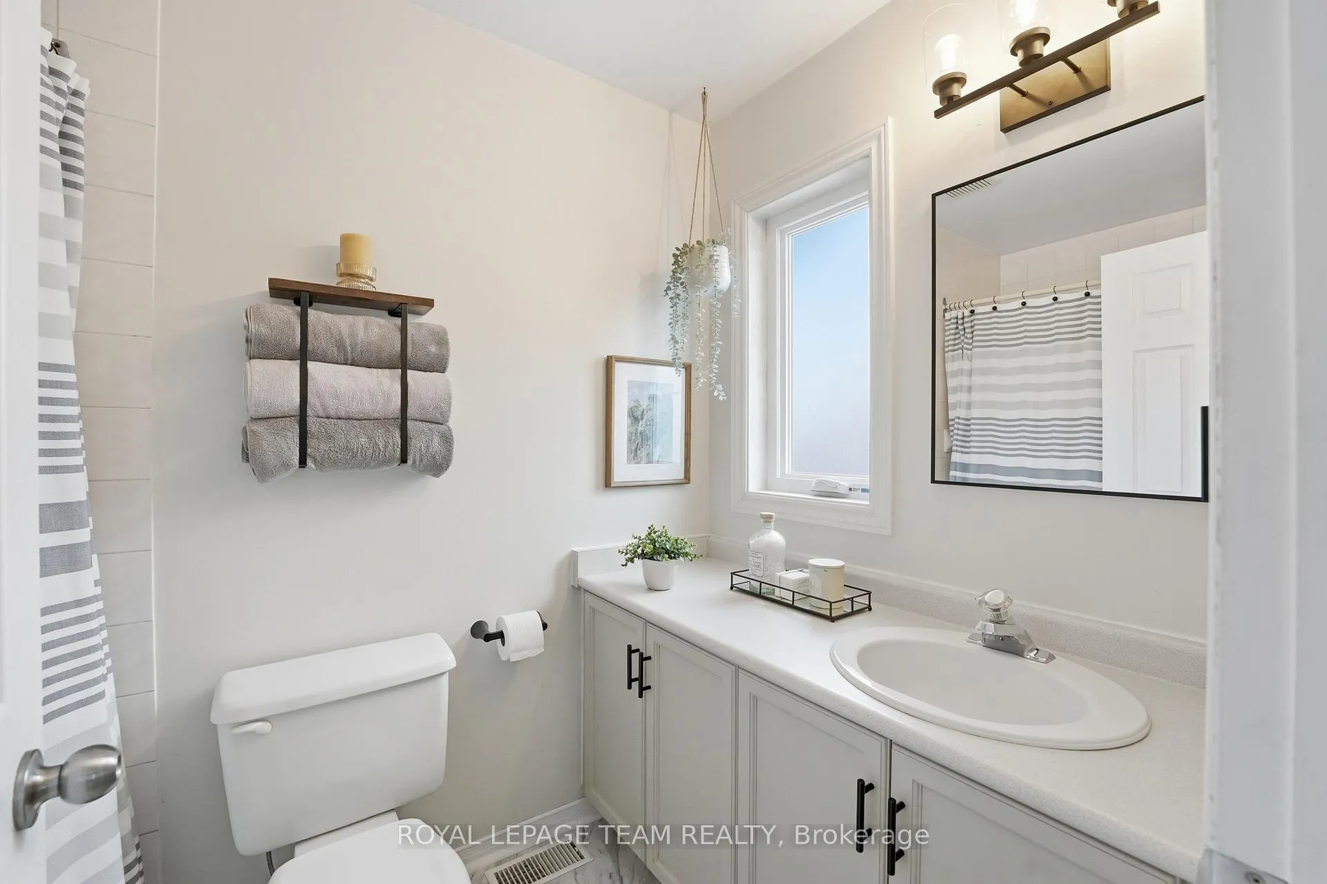 Photo 30 of 11 Furlong Crescent, Ottawa, Kanata - Bridlewood — HOMEH