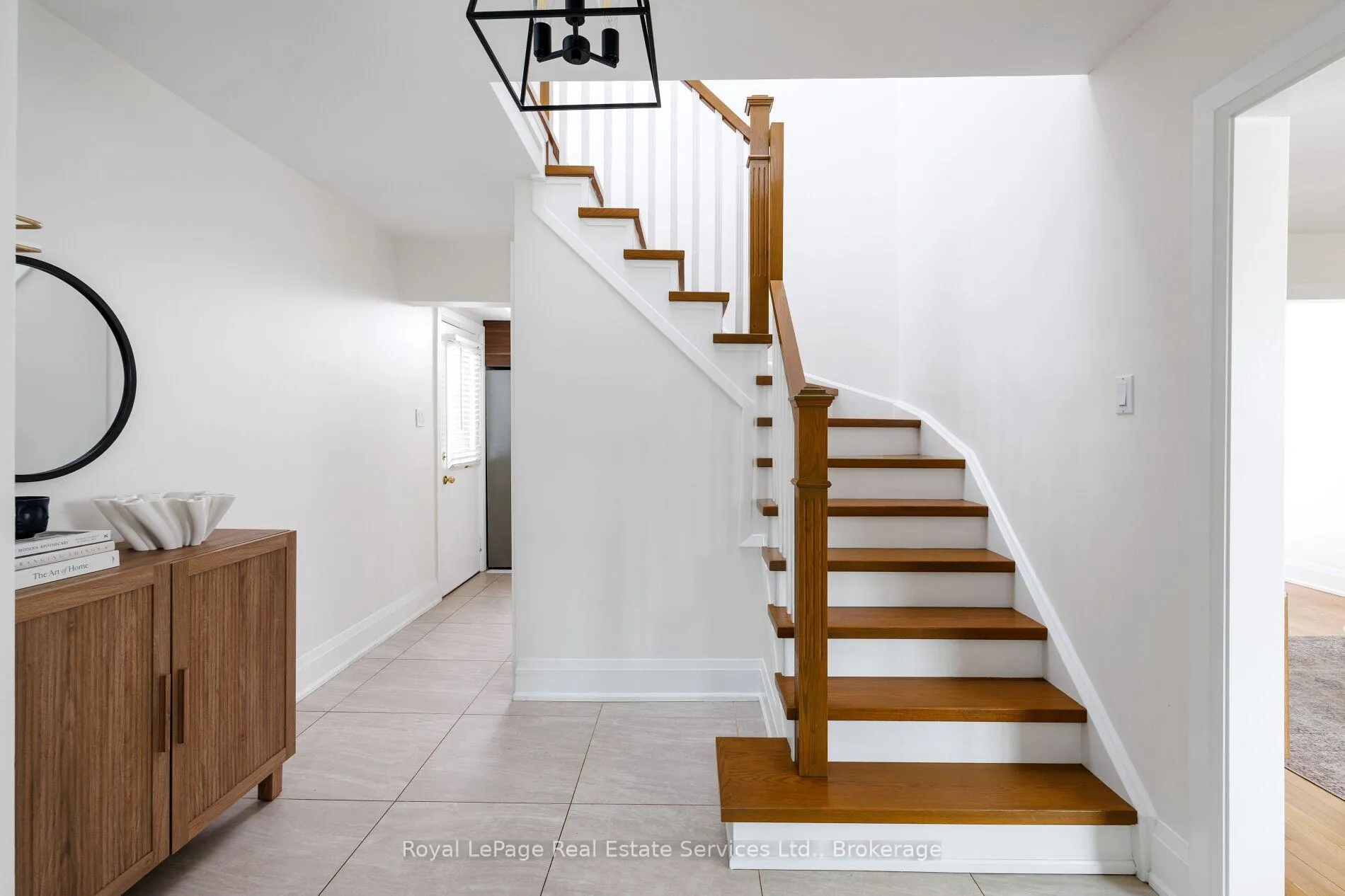 Photo 4 of 181 Chalmers Street, Oakville, Bronte — HOMEH