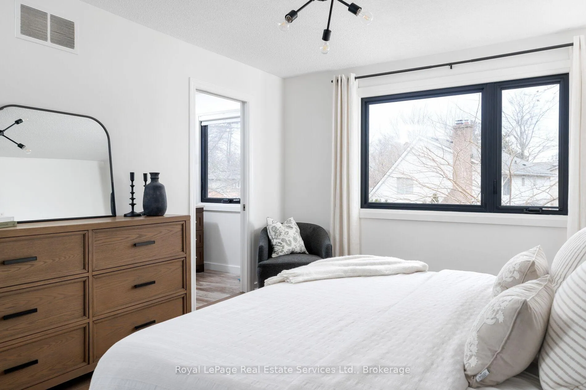 Photo 21 of 181 Chalmers Street, Oakville, Bronte — HOMEH