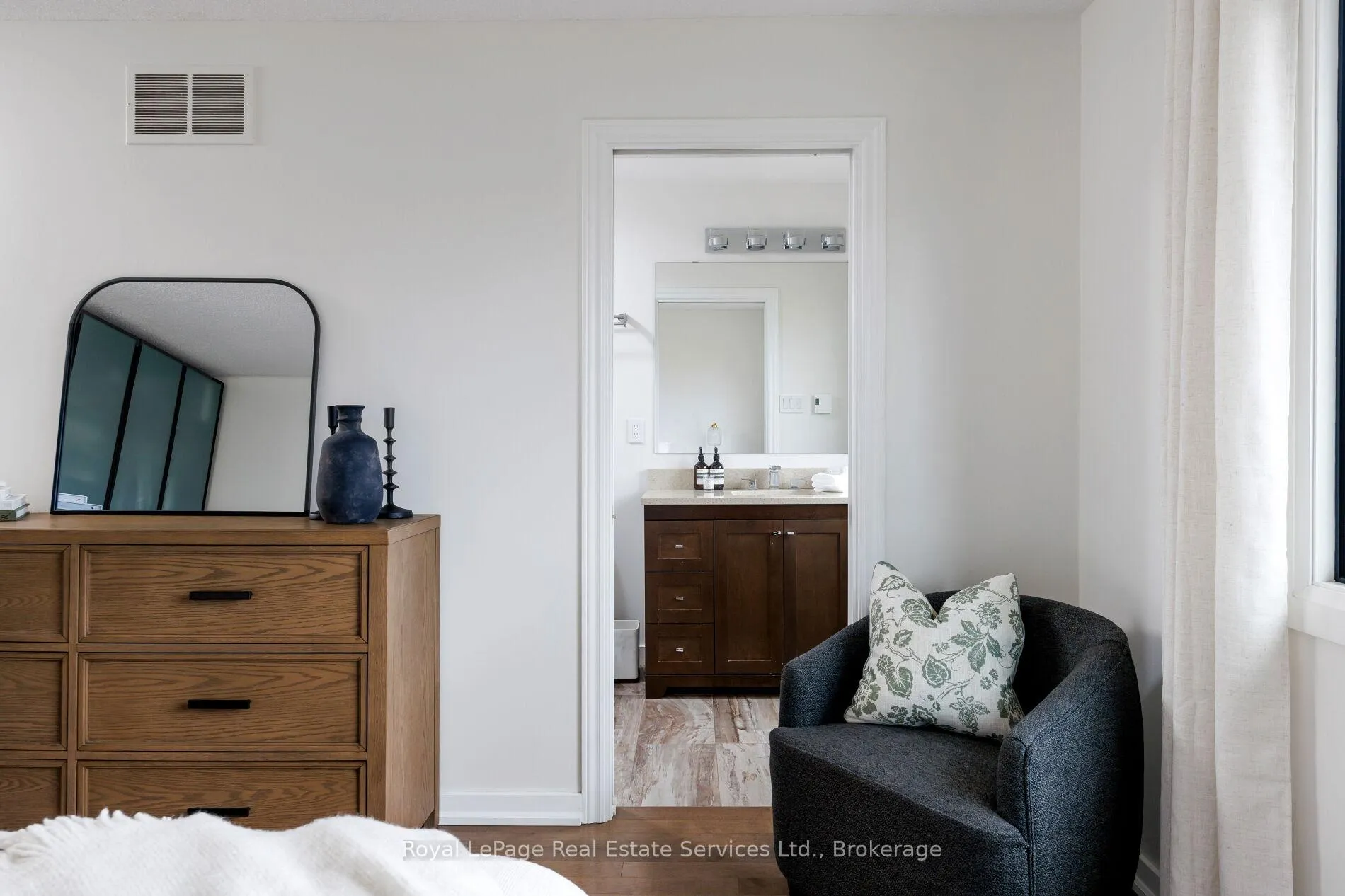 Photo 22 of 181 Chalmers Street, Oakville, Bronte — HOMEH