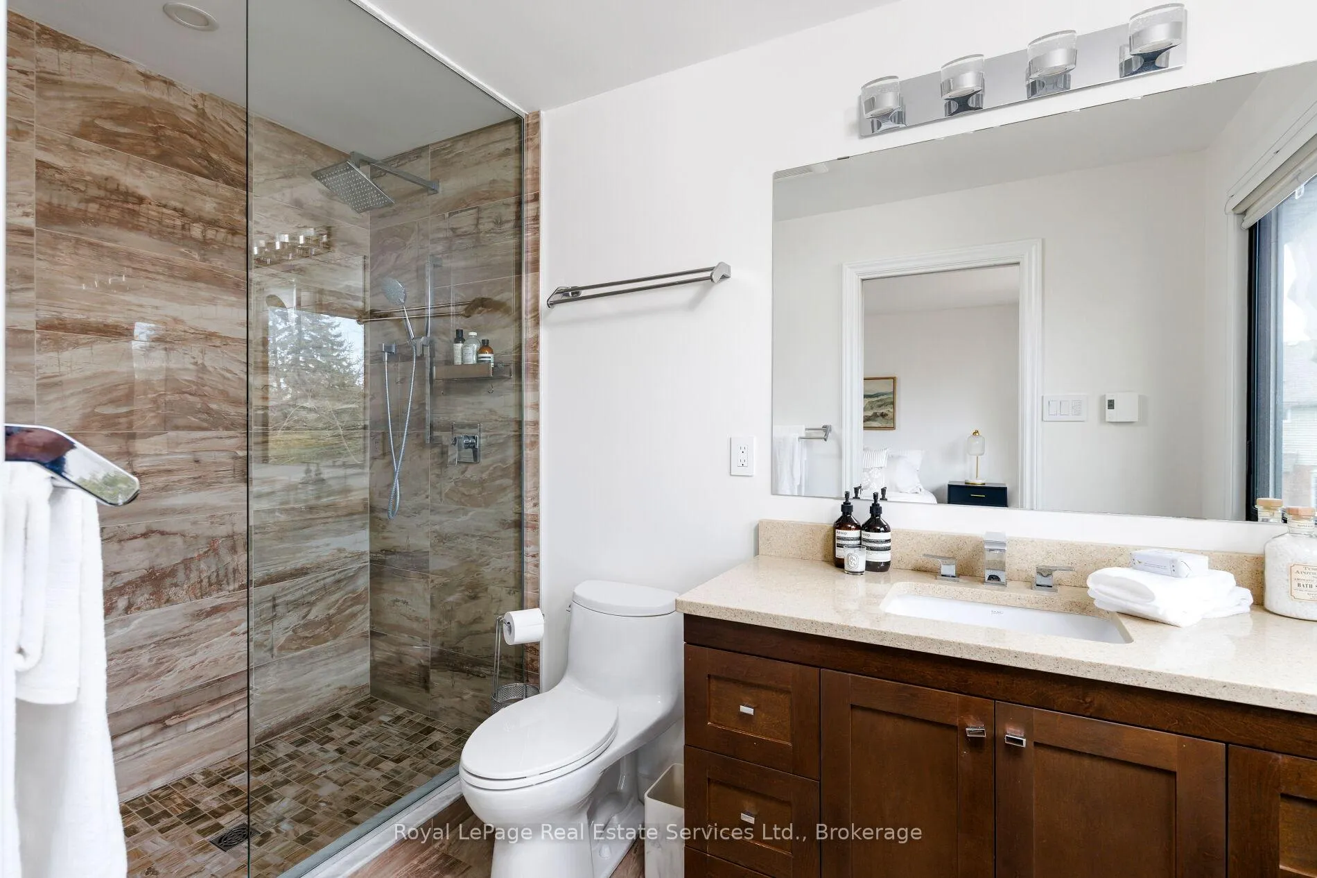 Photo 23 of 181 Chalmers Street, Oakville, Bronte — HOMEH