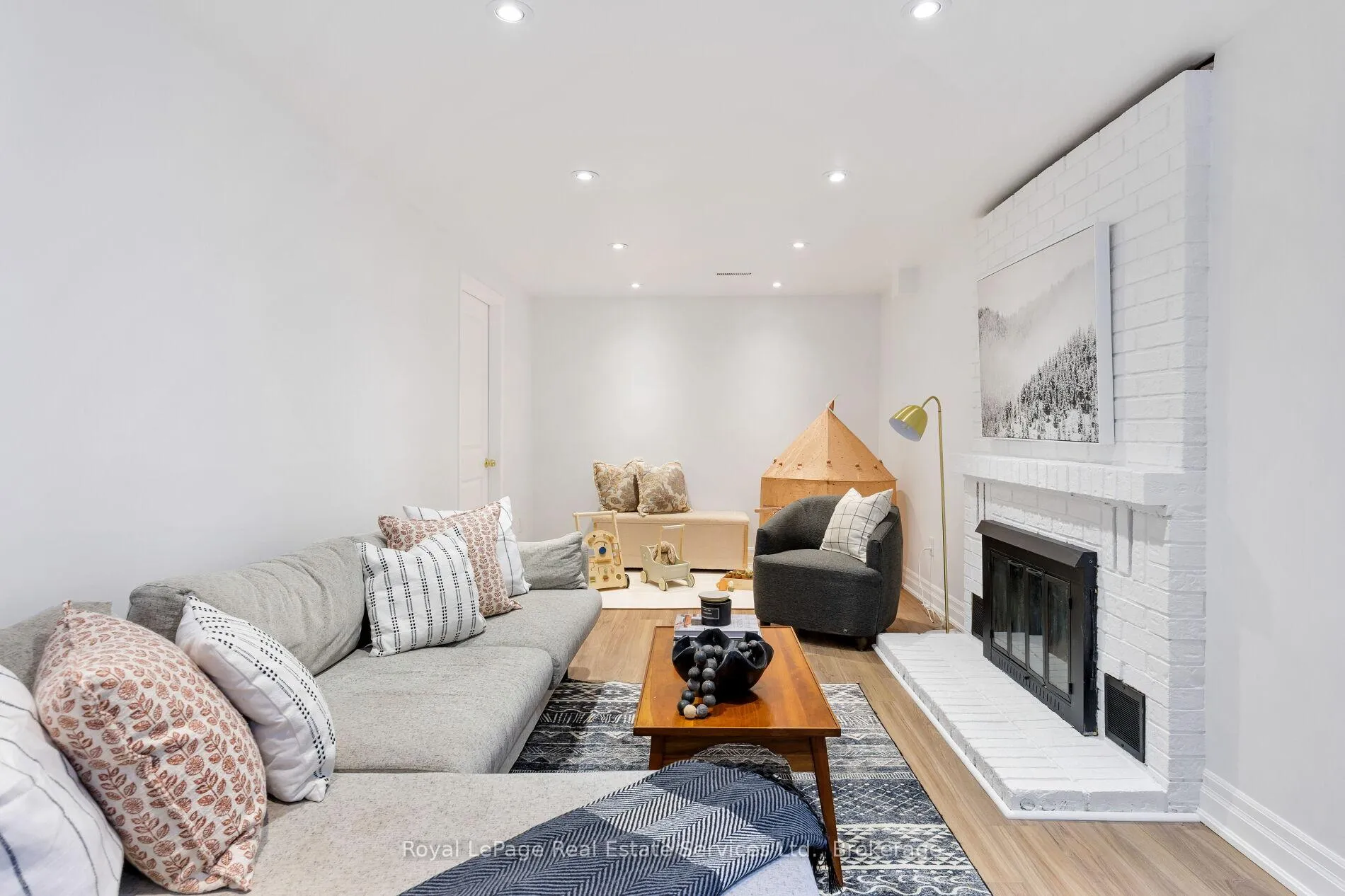 Photo 32 of 181 Chalmers Street, Oakville, Bronte — HOMEH