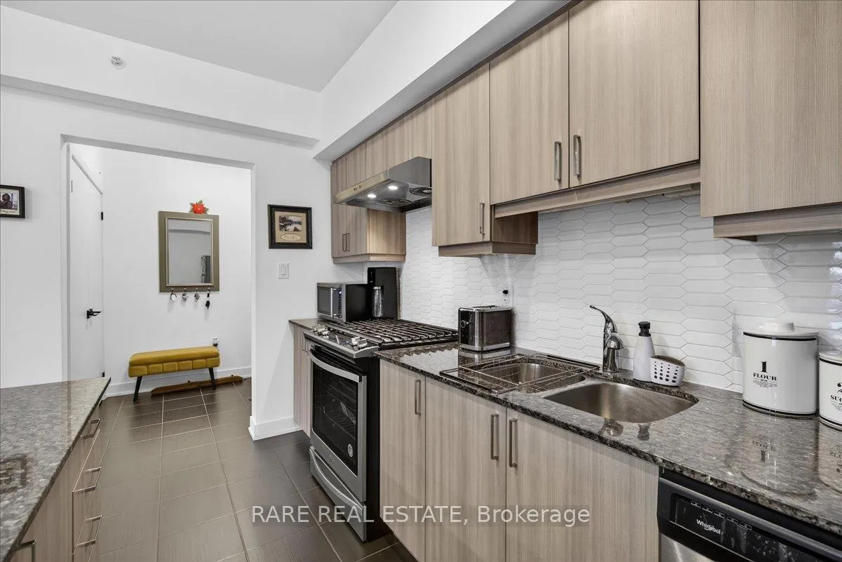 Photo 5 of Unit 411, 5 Chef Lane, Barrie, Rural Barrie Southeast — HOMEH