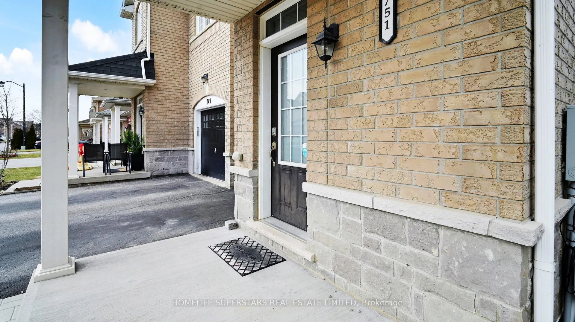 Photo 3 of 751 Agnew Crescent E, Milton, Beaty — HOMEH