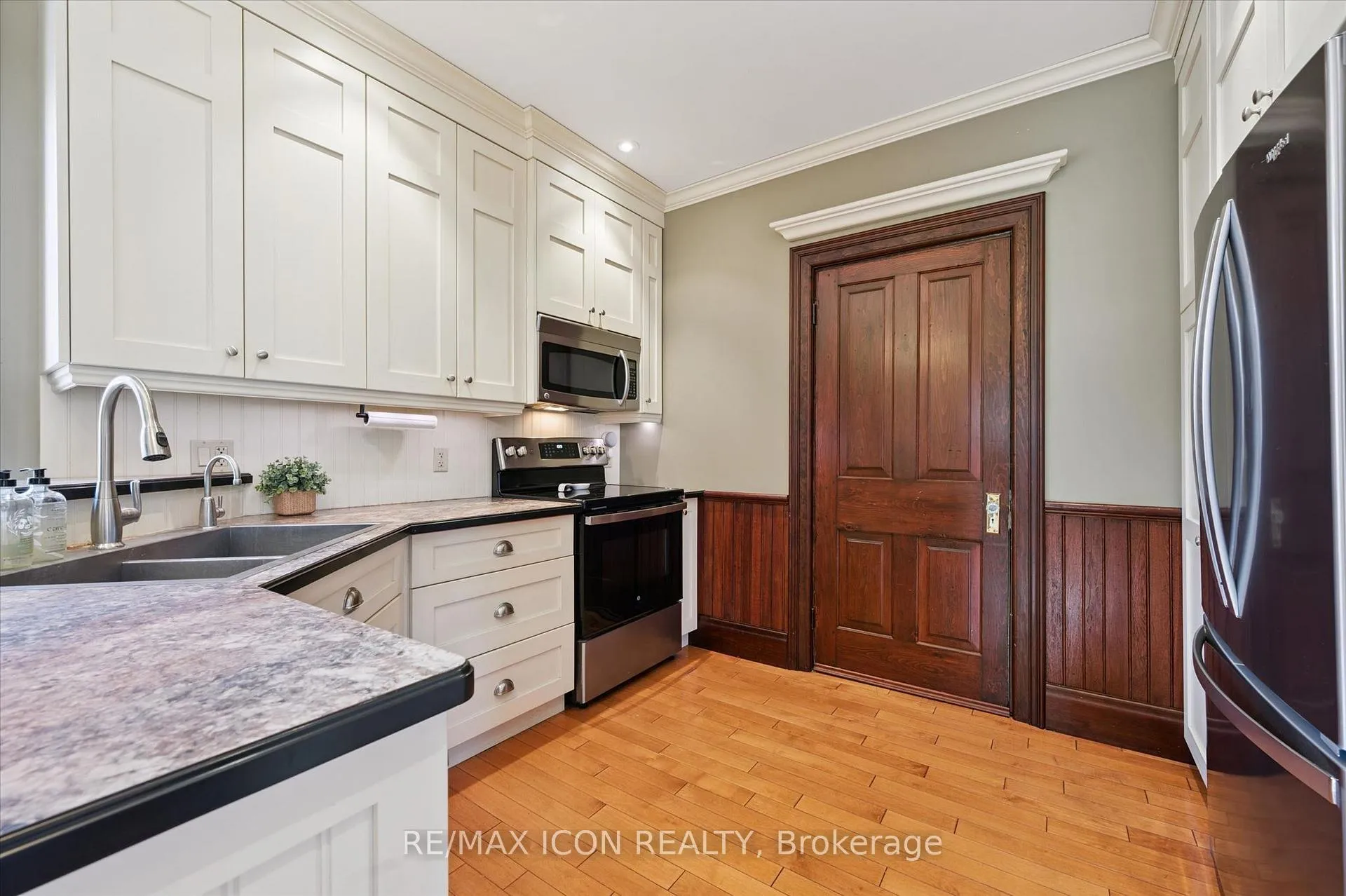 Photo 12 of 20 Linden Avenue, Kitchener — HOMEH