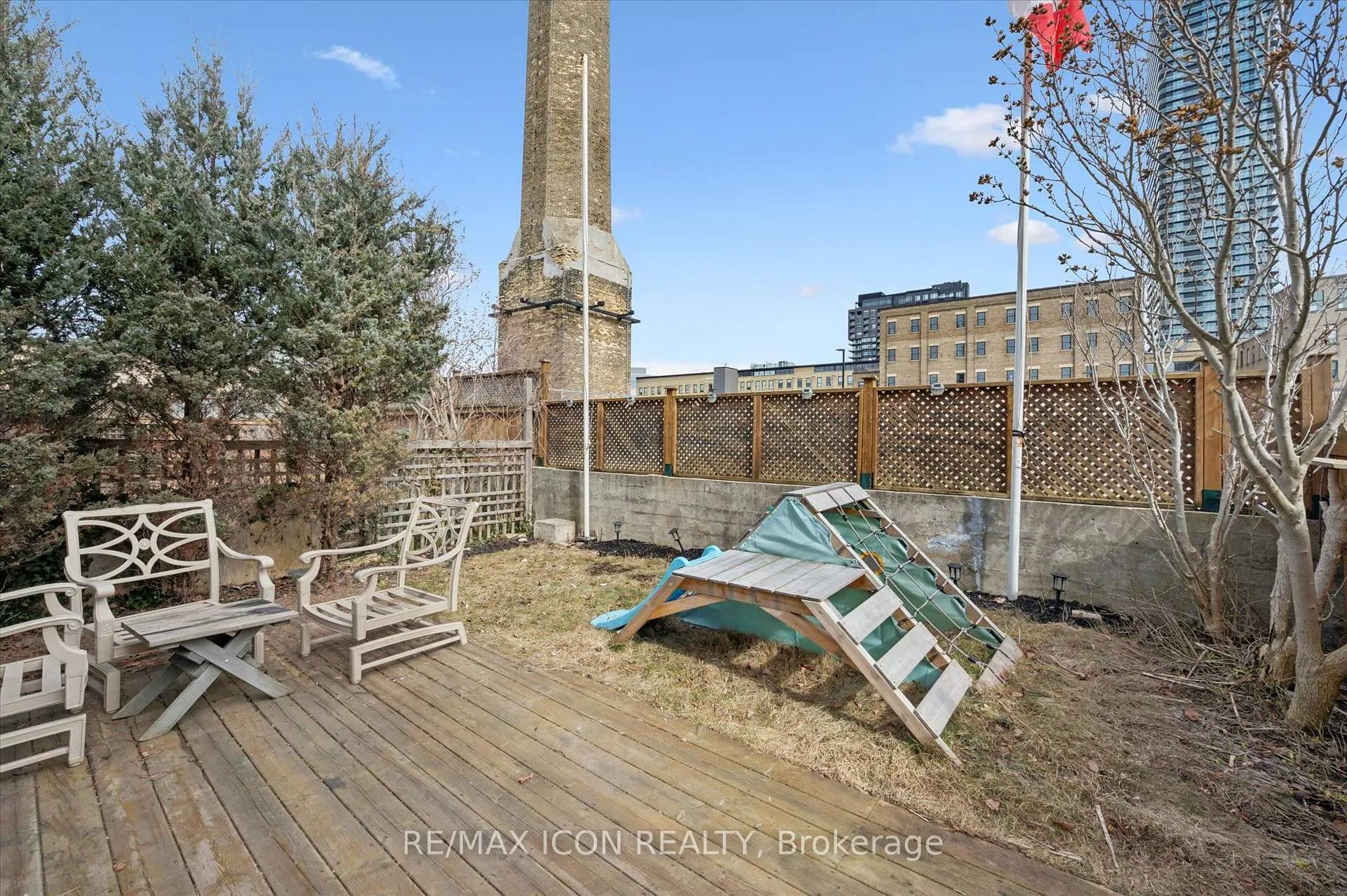 Photo 32 of 20 Linden Avenue, Kitchener — HOMEH