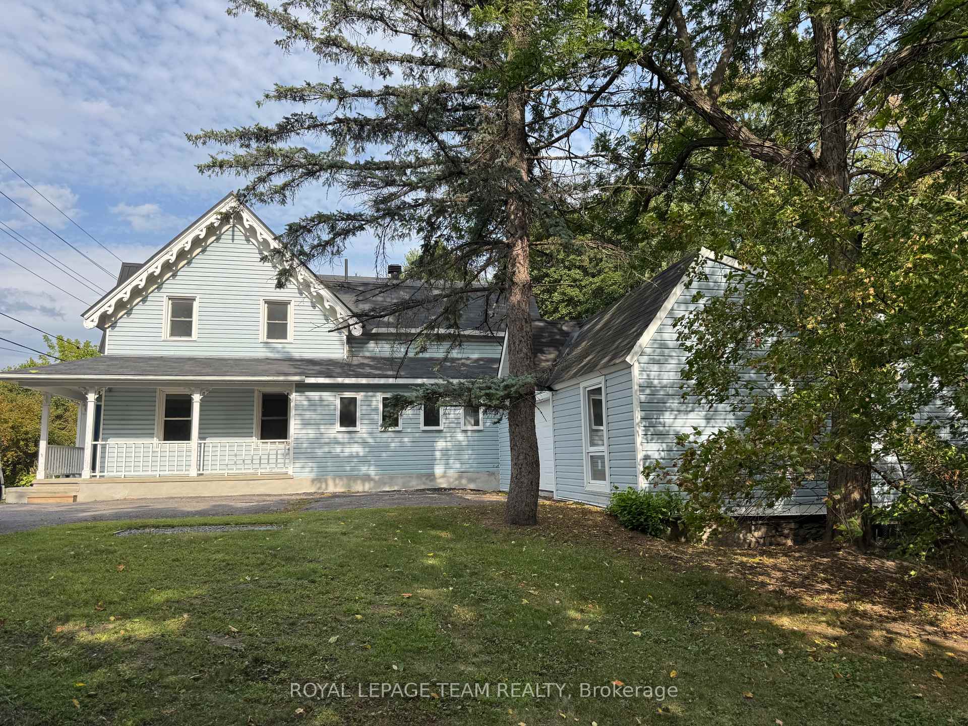 Front of 1022 Bridge Street