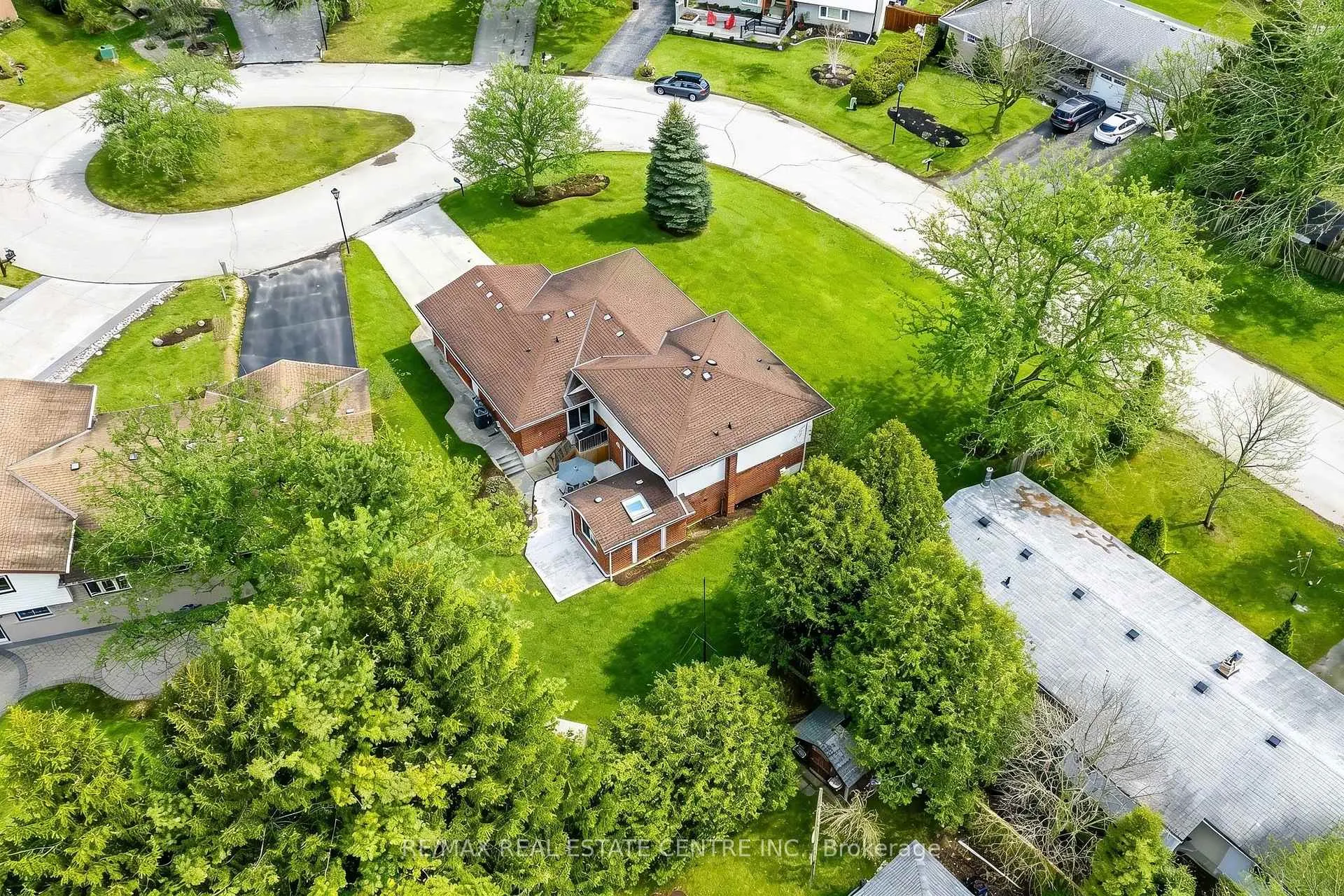 Photo 1 of 9 Cloverdale Crescent, Wilmot — HOMEH