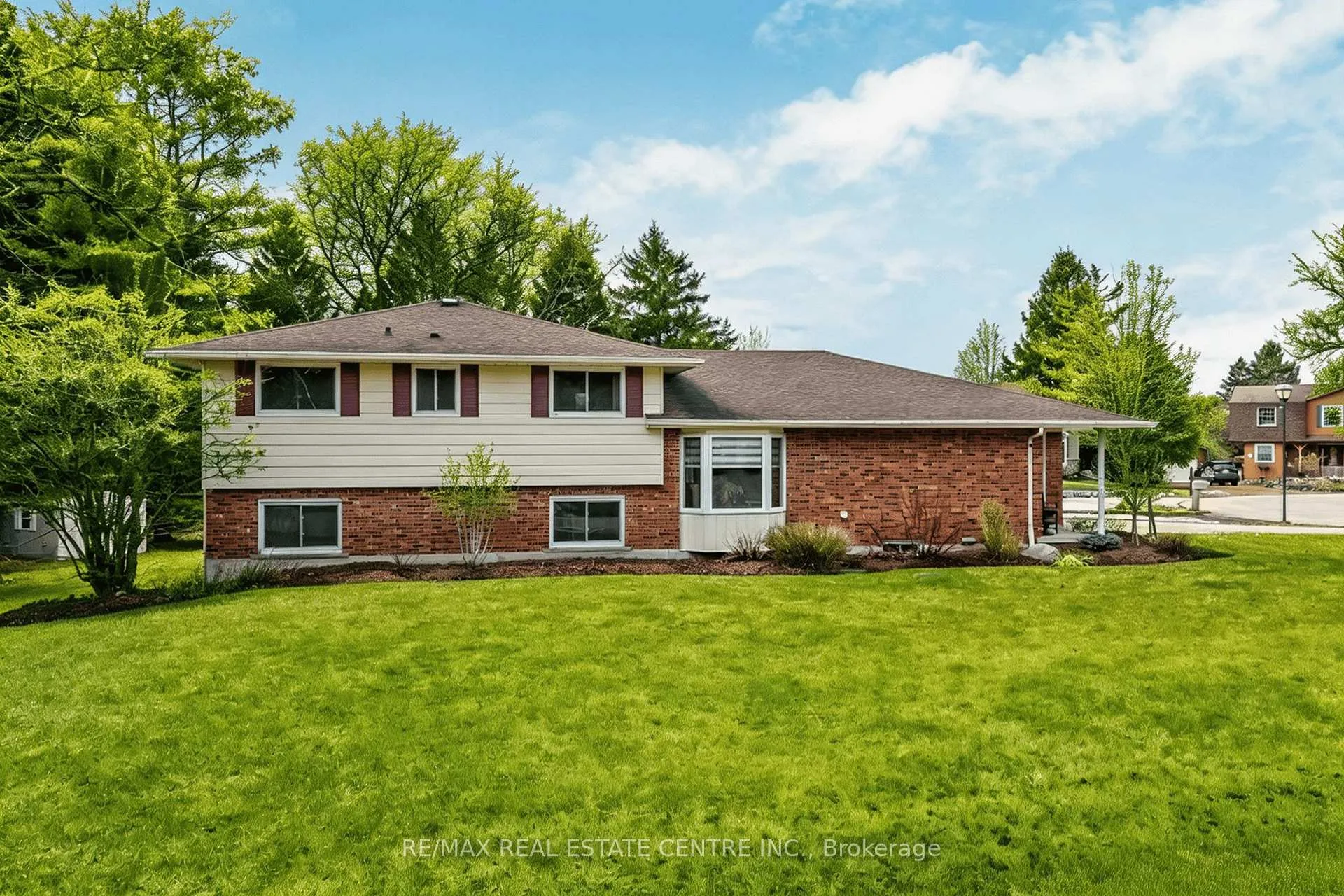 Photo 38 of 9 Cloverdale Crescent, Wilmot — HOMEH