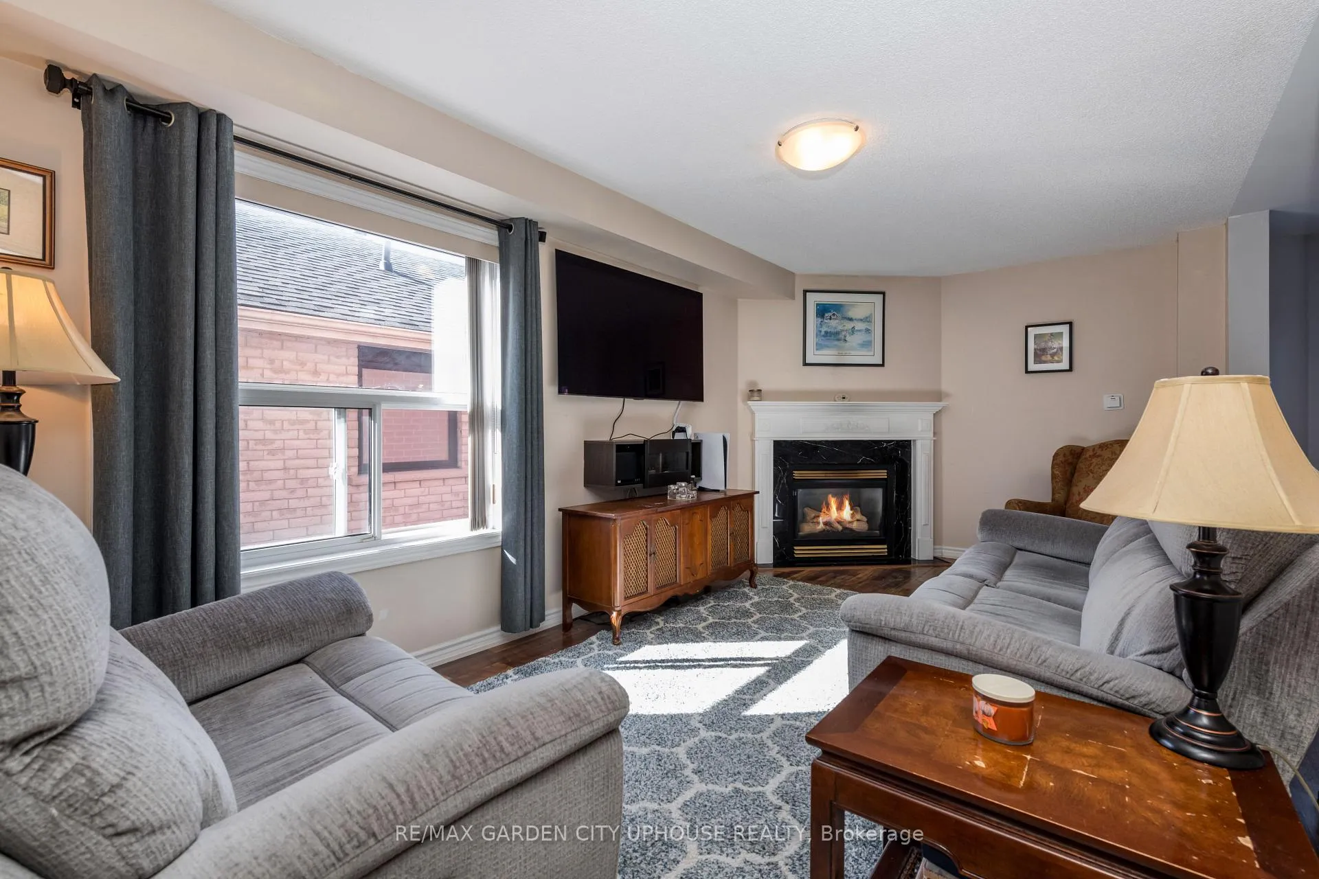 Photo 5 of 22 Grace Crescent, Barrie, Painswick South — HOMEH