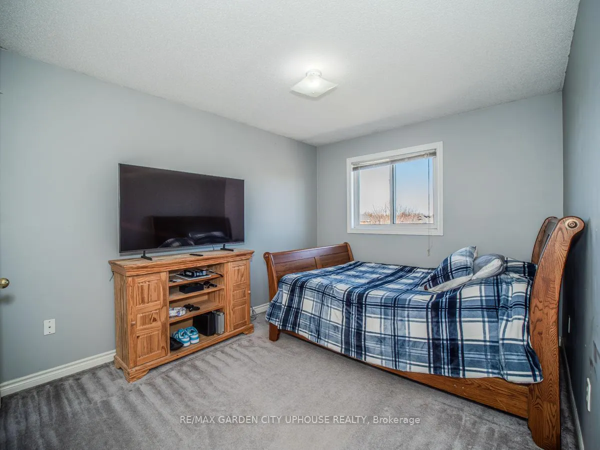 Photo 16 of 22 Grace Crescent, Barrie, Painswick South — HOMEH
