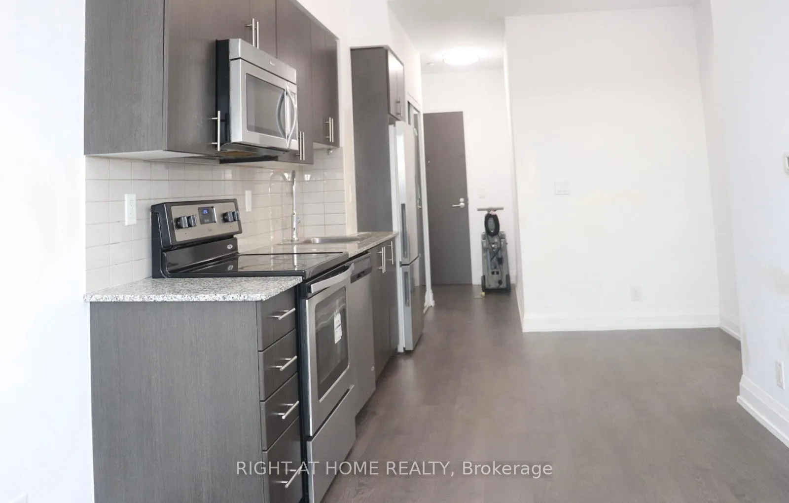 Photo 5 of Unit 628, 7900 Bathurst Street, Vaughan, Beverley Glen — HOMEH